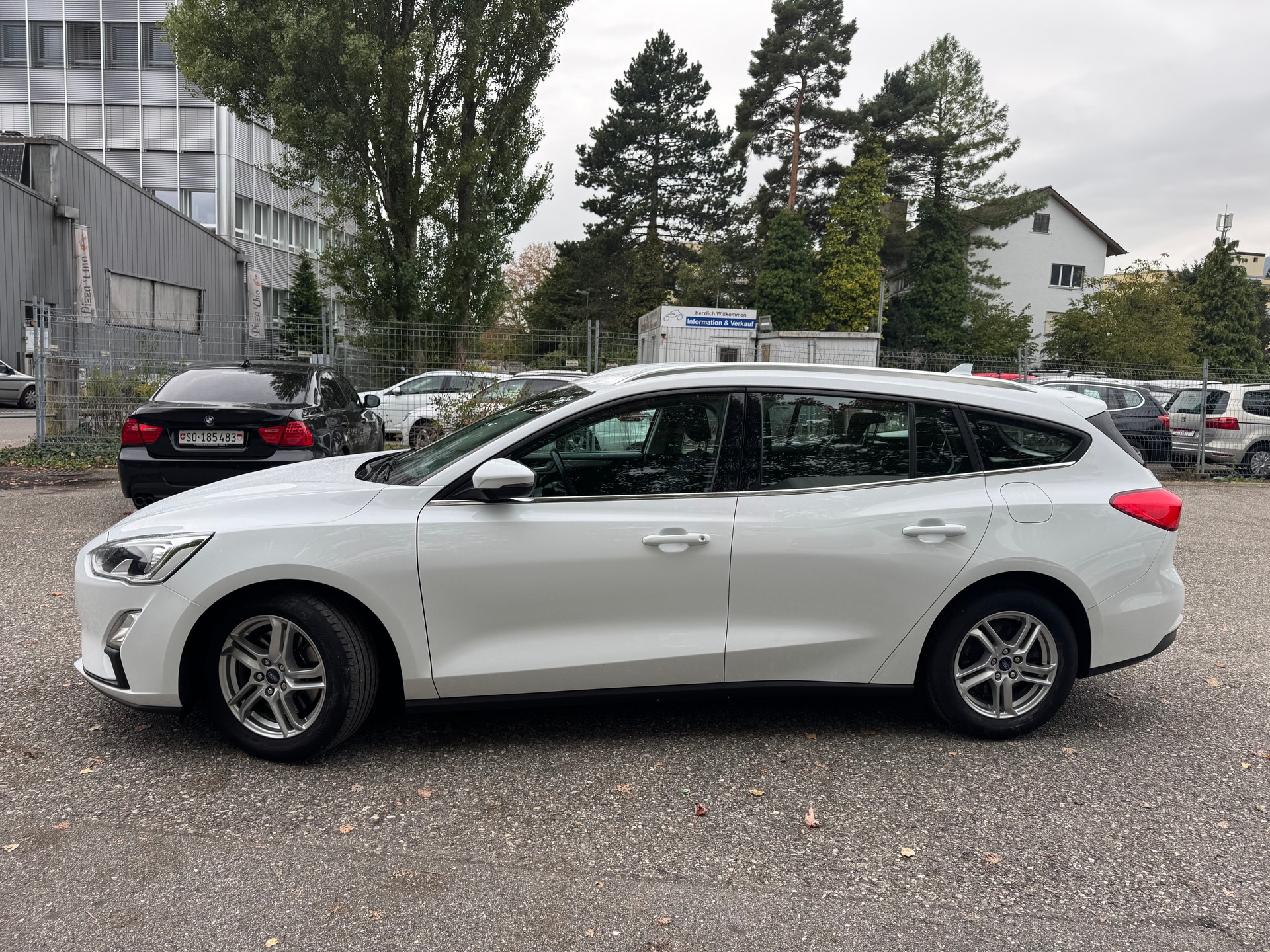 FORD Focus 1.5 TDCi Trend Automatic ** Gr. Navi * Klima * PDC V&H * Tempomat * Frisch Ab MFK-image-8
