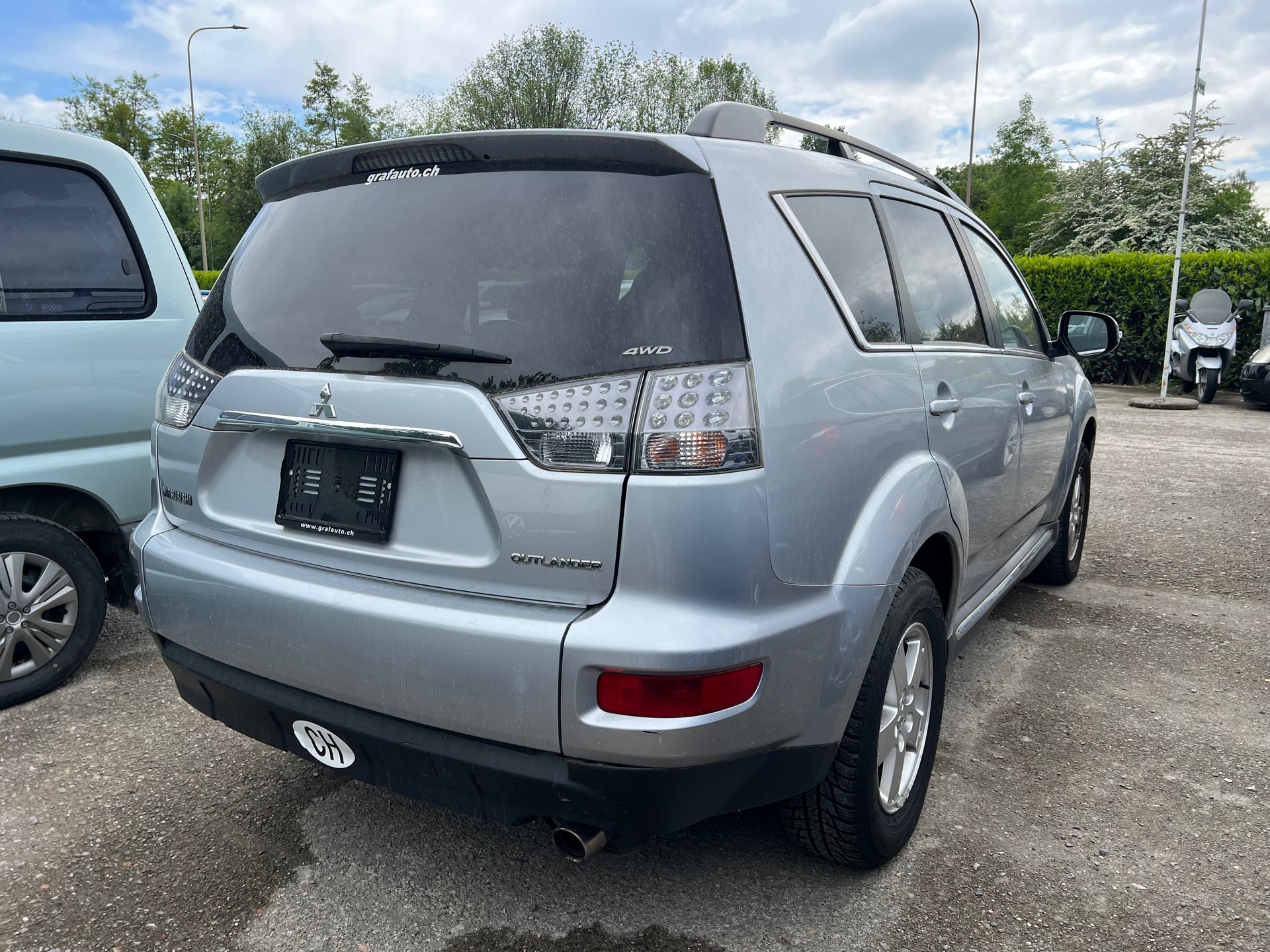 MITSUBISHI Outlander 2.4 Instyle 4WD CVT-image-2