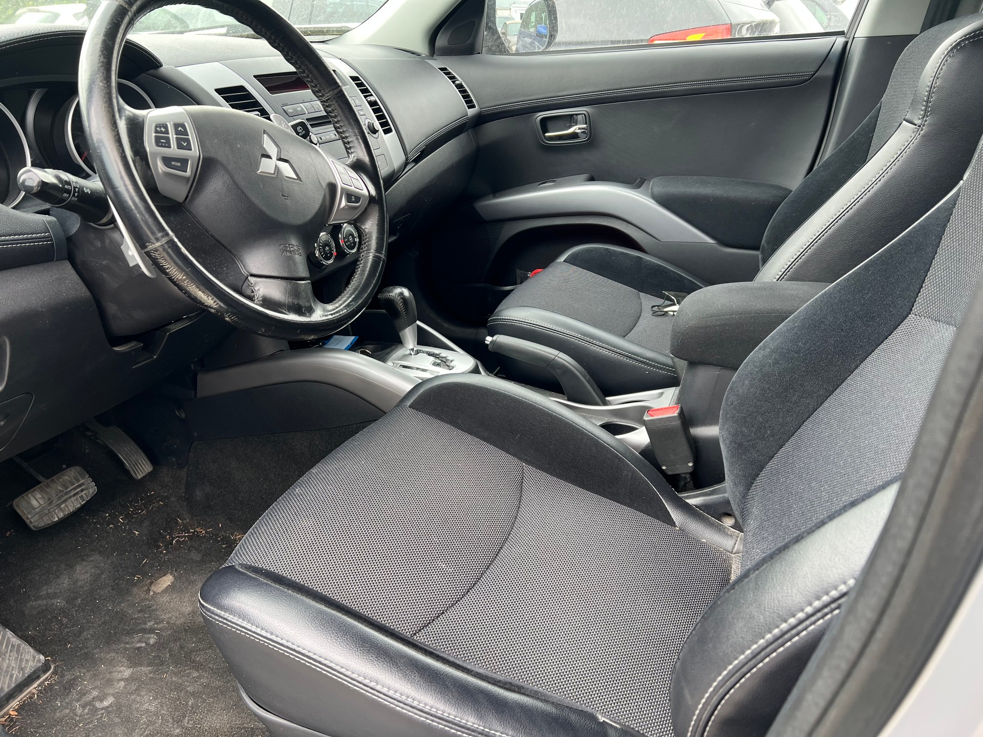 MITSUBISHI Outlander 2.4 Instyle 4WD CVT-image-6