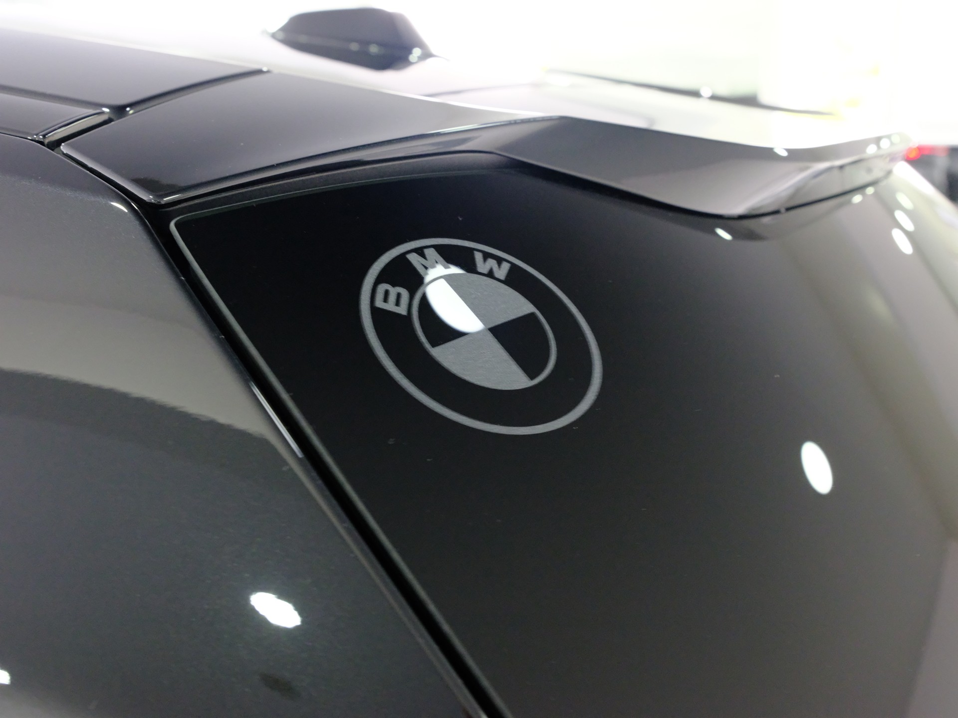 BMW XM xDrive 50e PHEV Steptronic-image-10