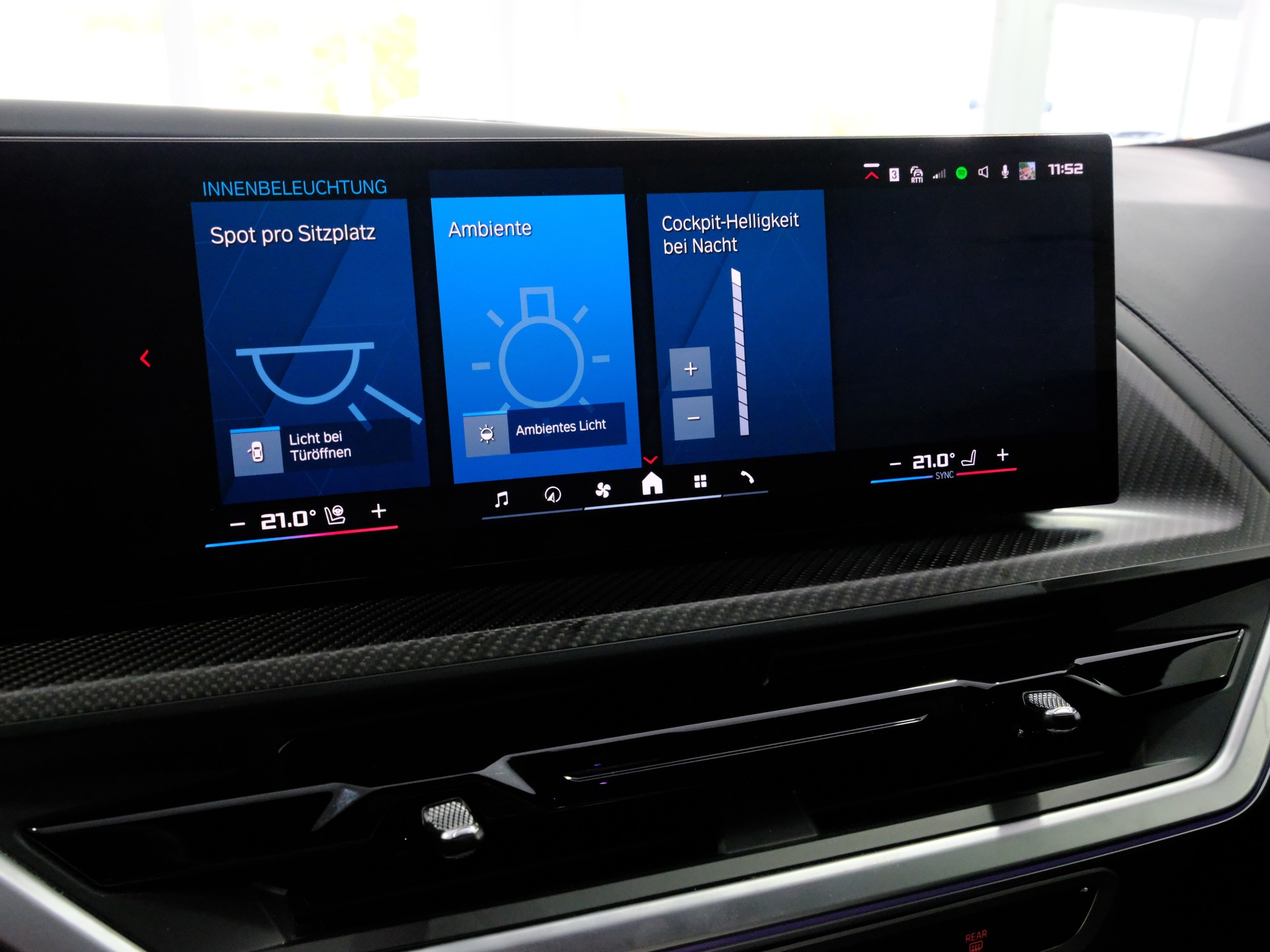 BMW XM xDrive 50e PHEV Steptronic-image-22