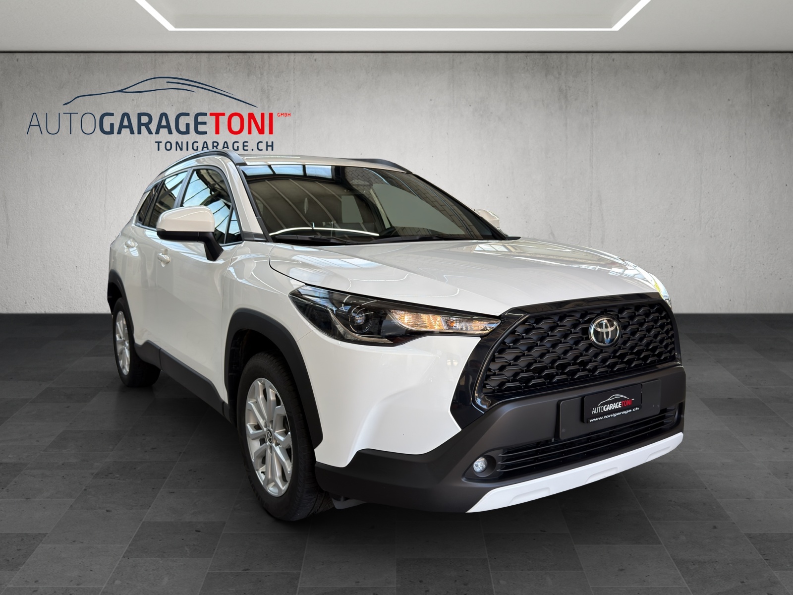 TOYOTA Corolla Cross 1.8 Trend e-CVT-showroom-element-1