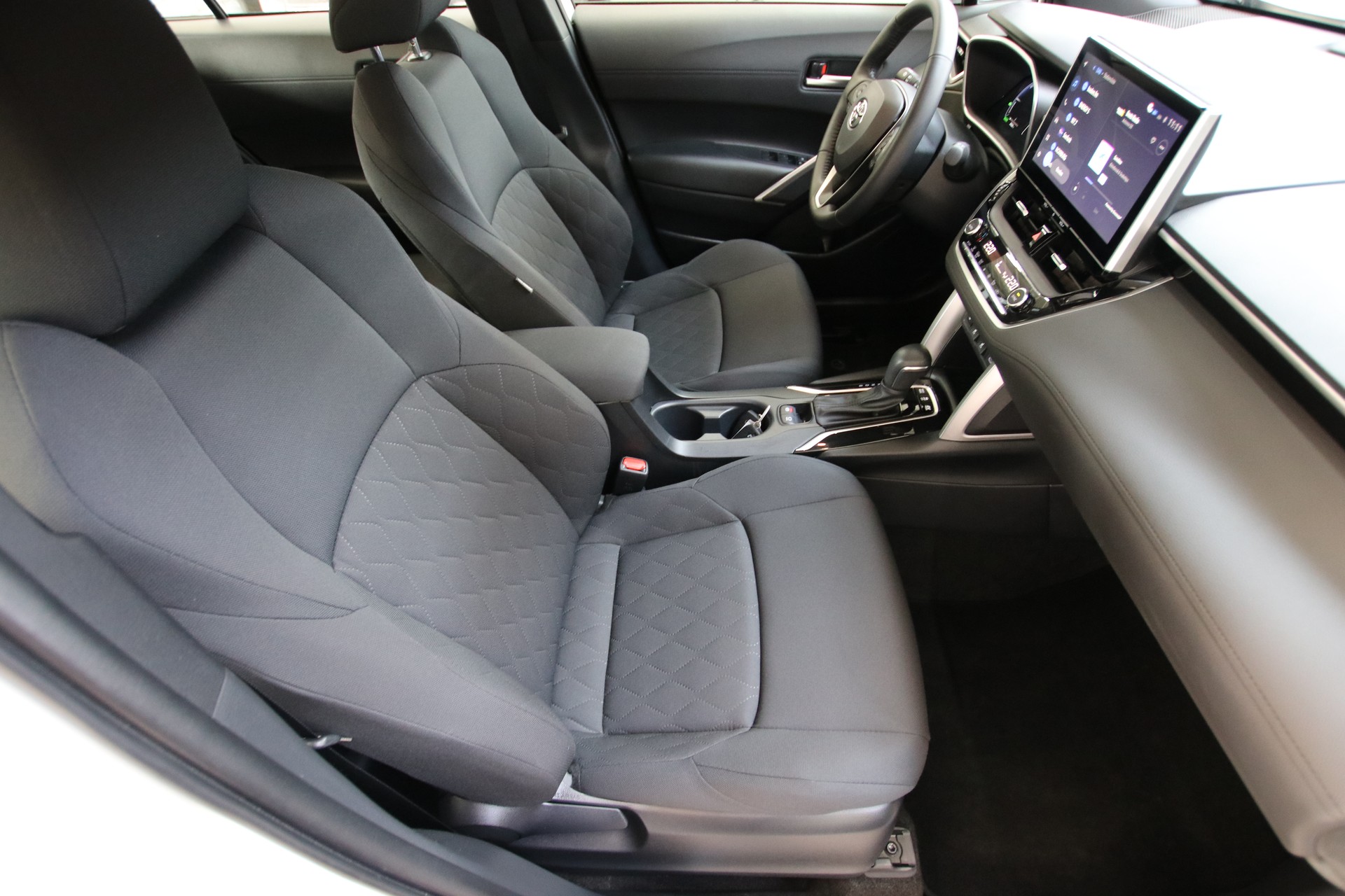 TOYOTA Corolla Cross 1.8 Trend e-CVT-image-12