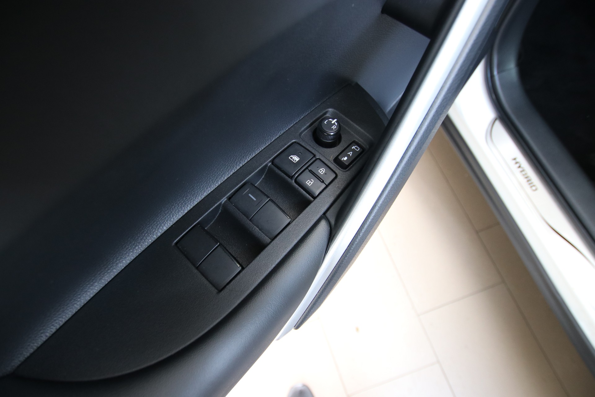 TOYOTA Corolla Cross 1.8 Trend e-CVT-image-24
