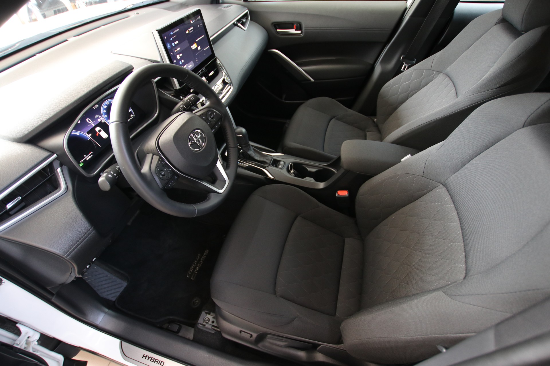 TOYOTA Corolla Cross 1.8 Trend e-CVT-image-11