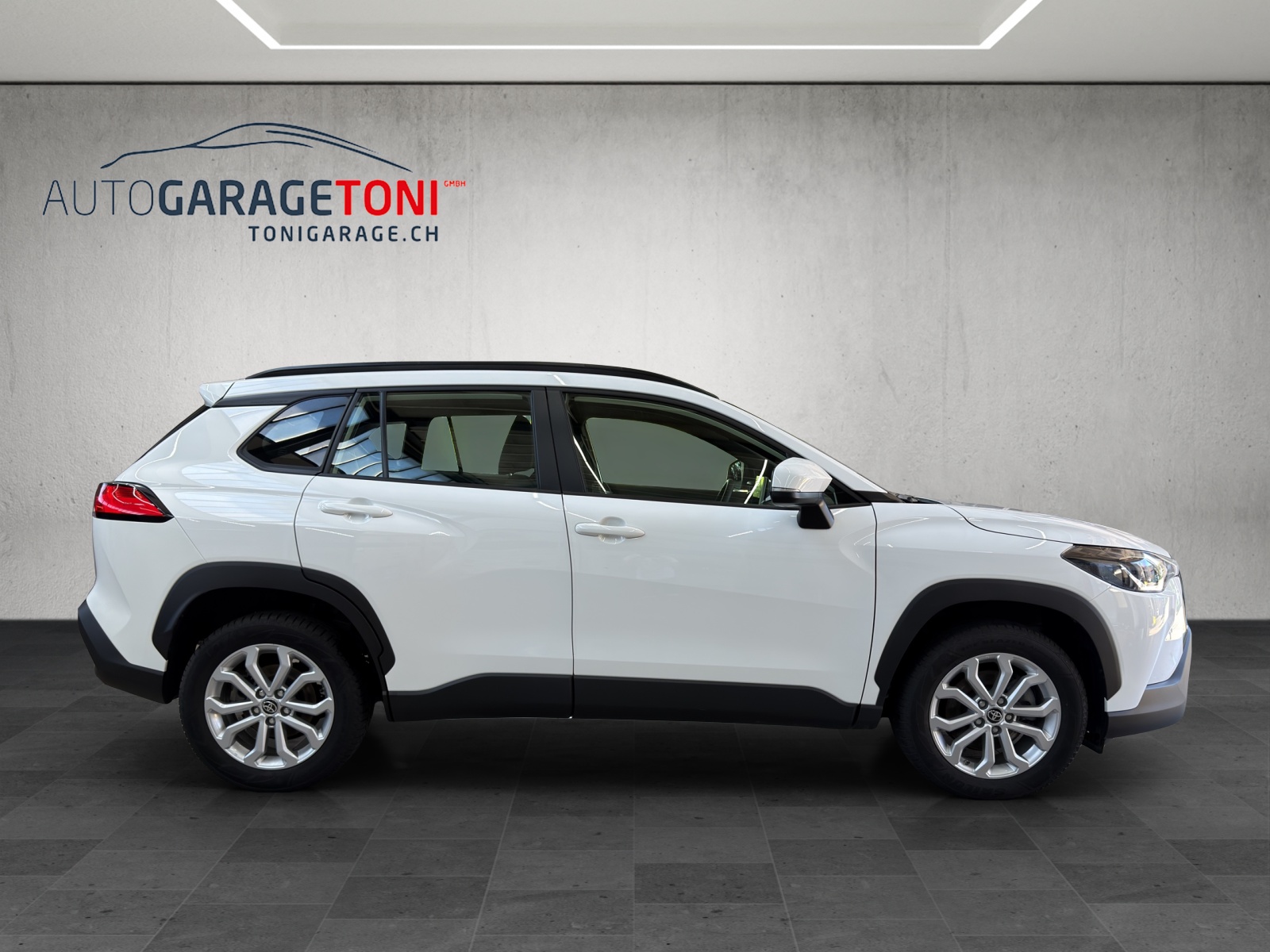 TOYOTA Corolla Cross 1.8 Trend e-CVT-image-4