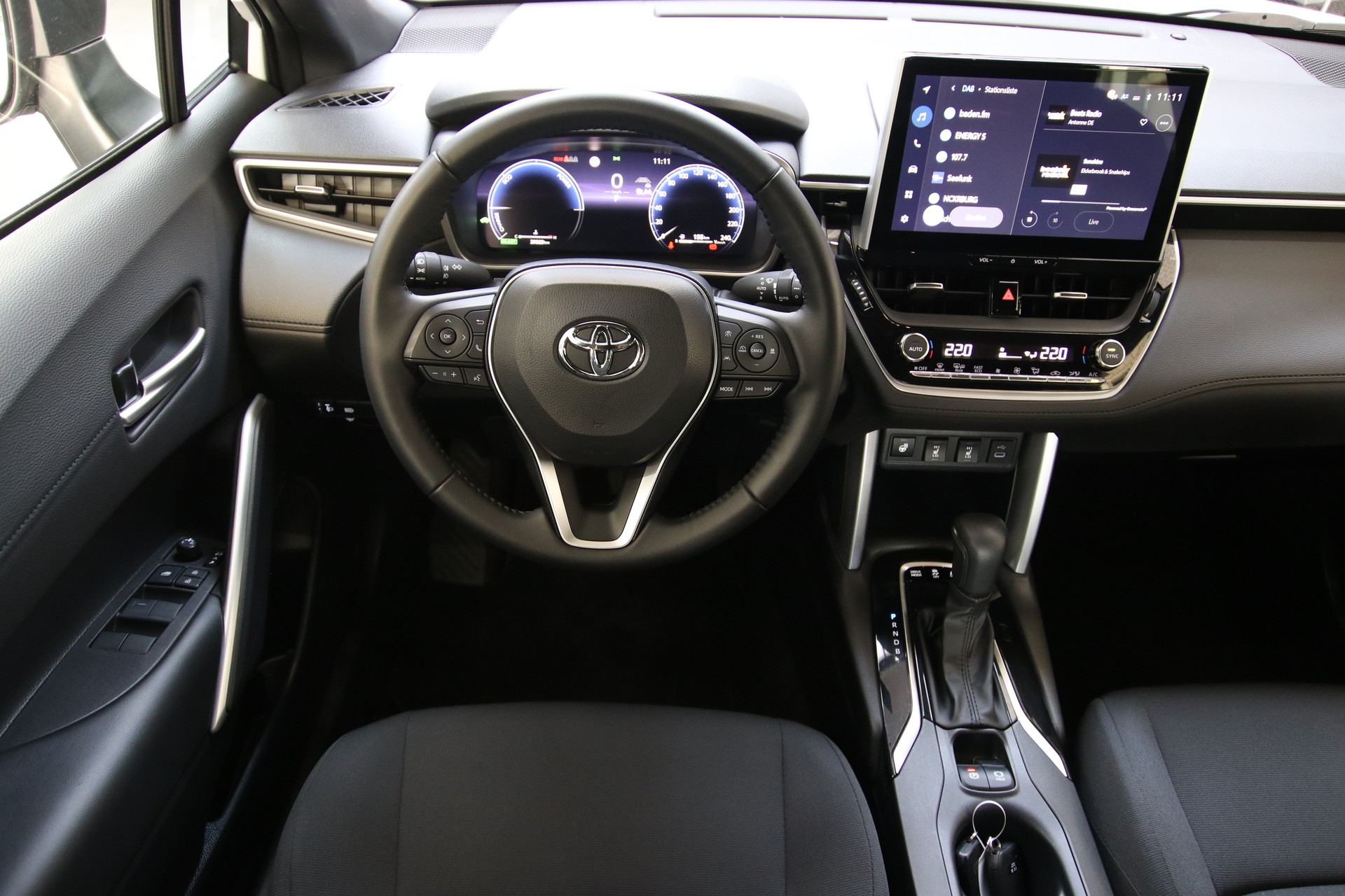 TOYOTA Corolla Cross 1.8 Trend e-CVT-image-10