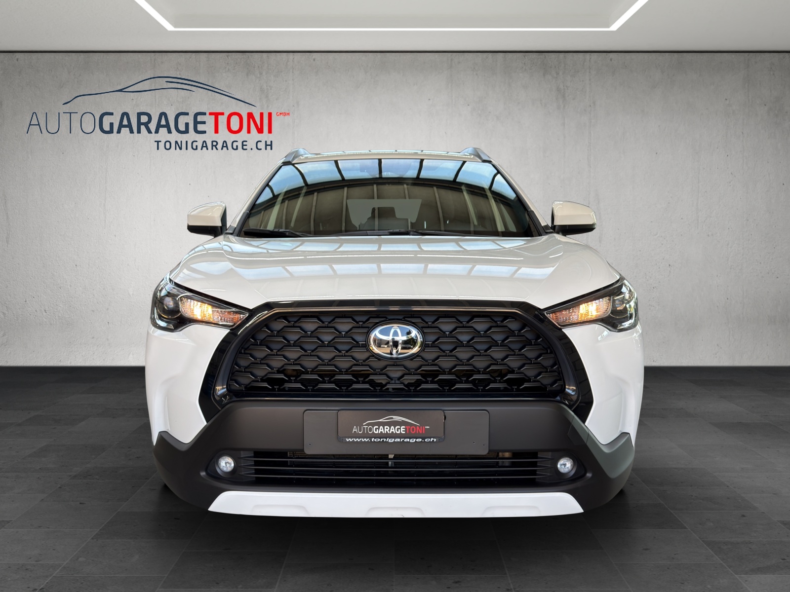 TOYOTA Corolla Cross 1.8 Trend e-CVT-showroom-element-2