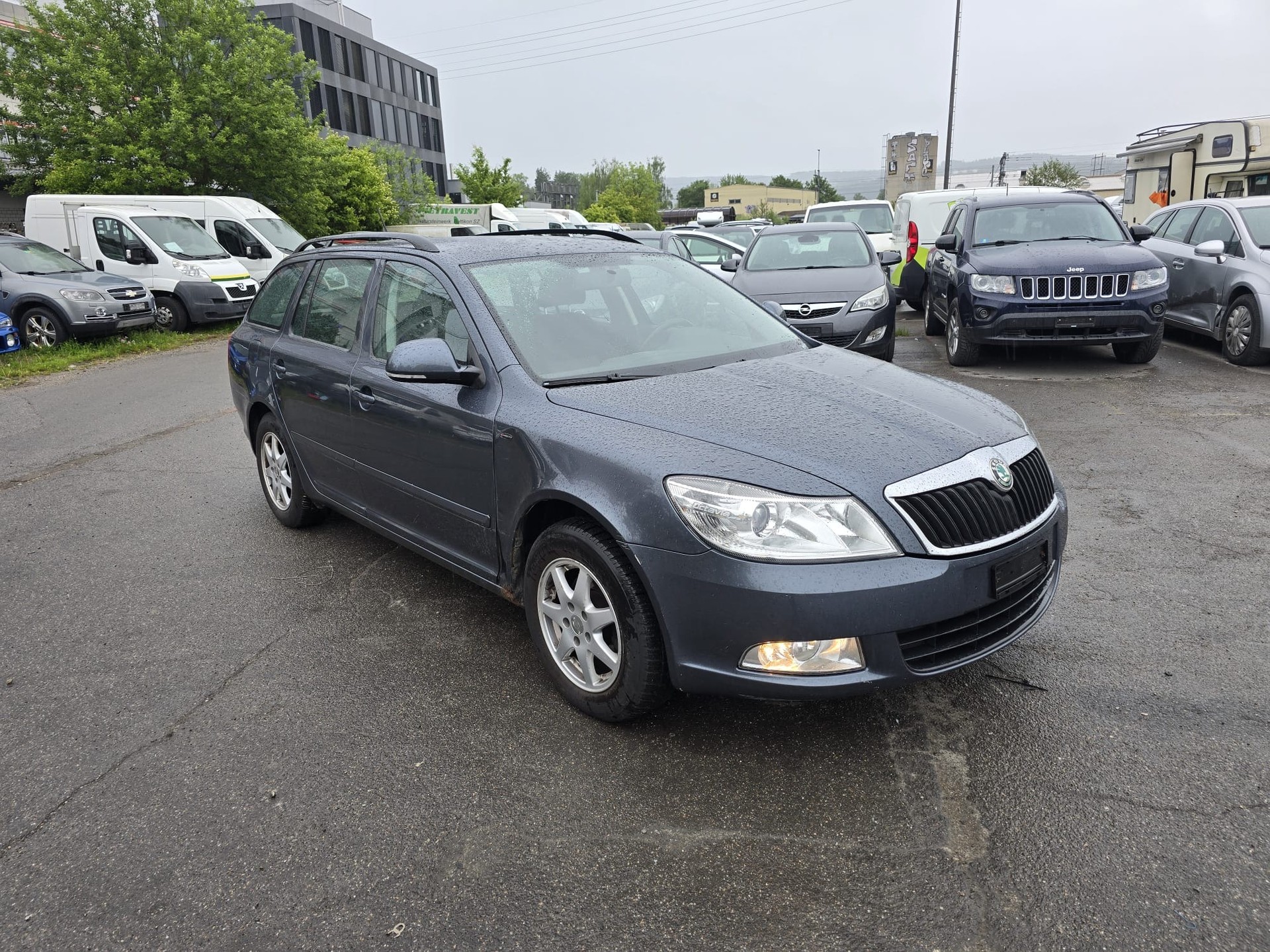 SKODA Octavia Combi 1.6 TDI Swiss Adventure 4x4-image-1