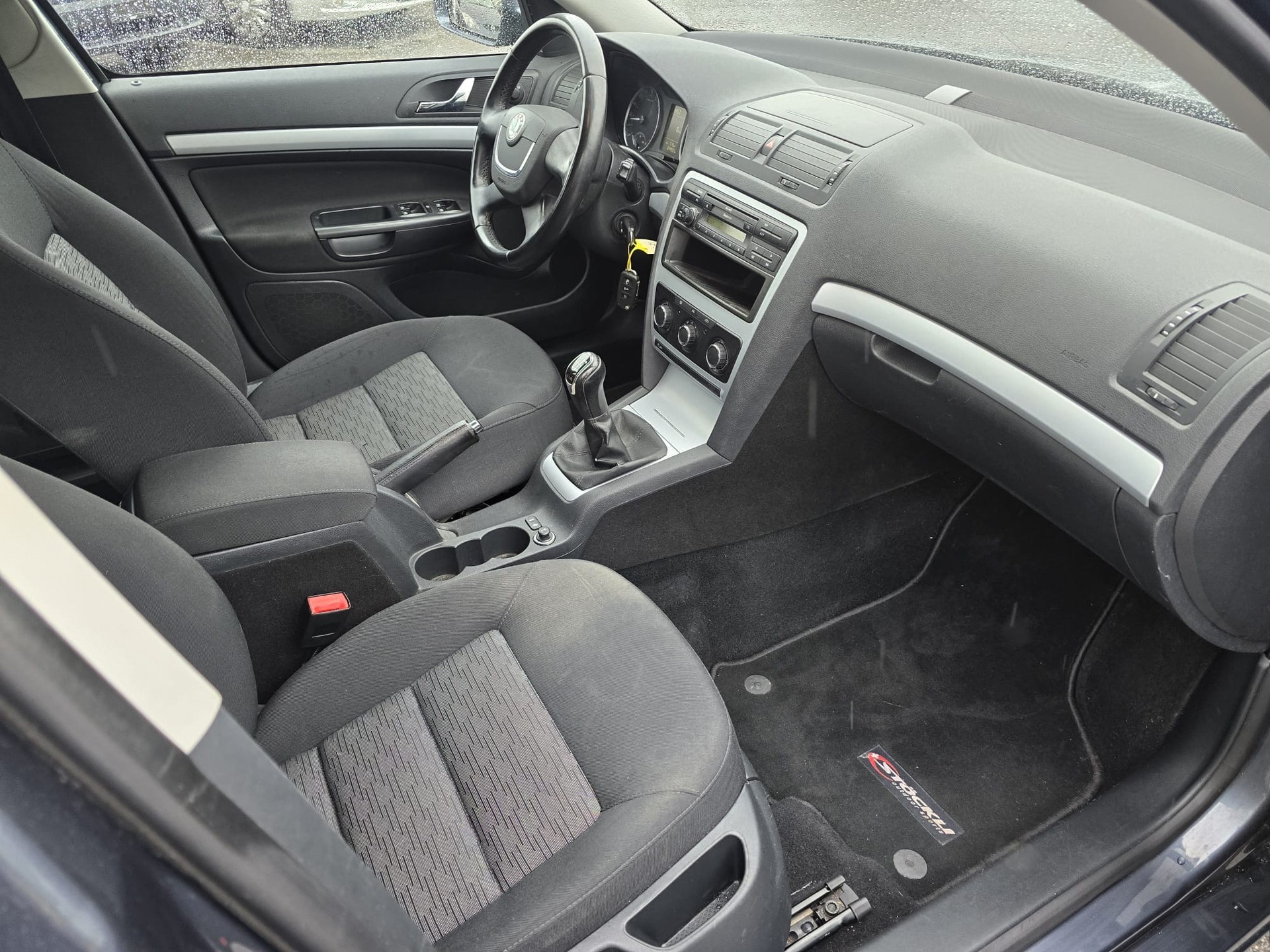 SKODA Octavia Combi 1.6 TDI Swiss Adventure 4x4-image-10