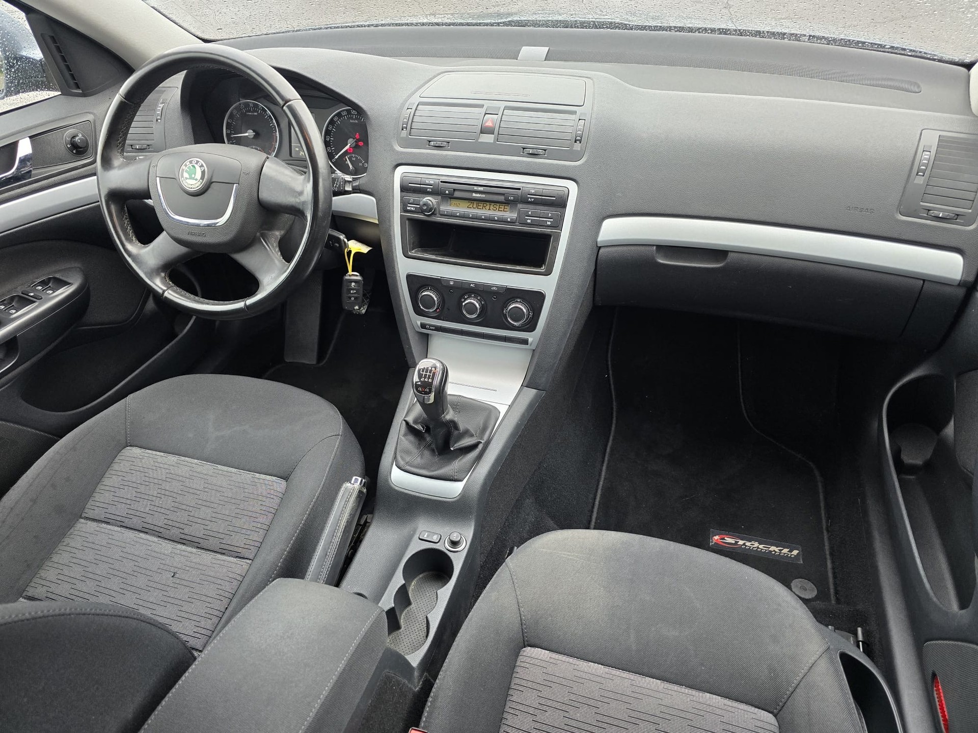 SKODA Octavia Combi 1.6 TDI Swiss Adventure 4x4-image-13