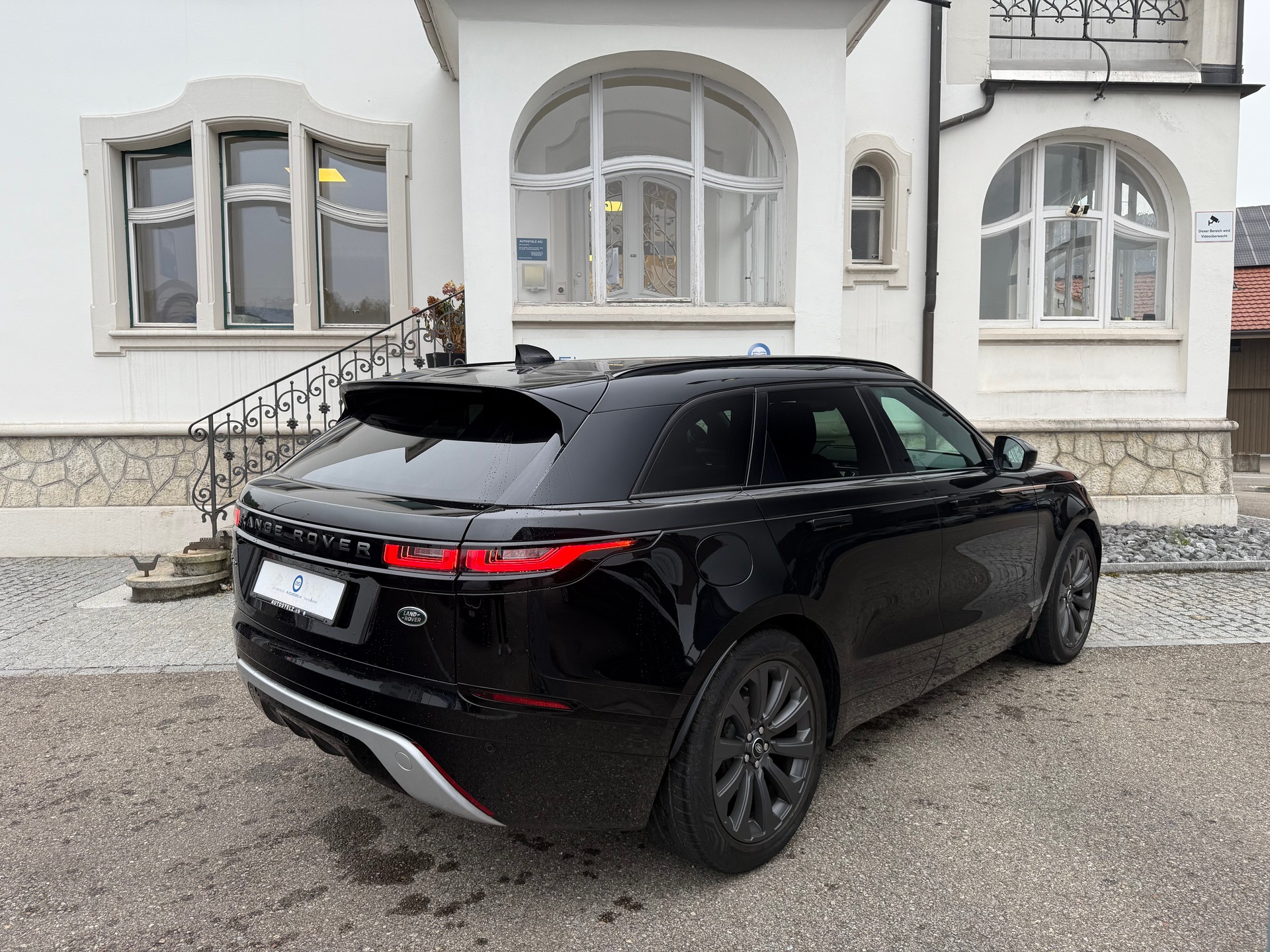 LAND ROVER Range Rover Velar 2.0 T R-Dynamic SE * LUFTFEDERUNG*PANORAMADACH-showroom-element-3