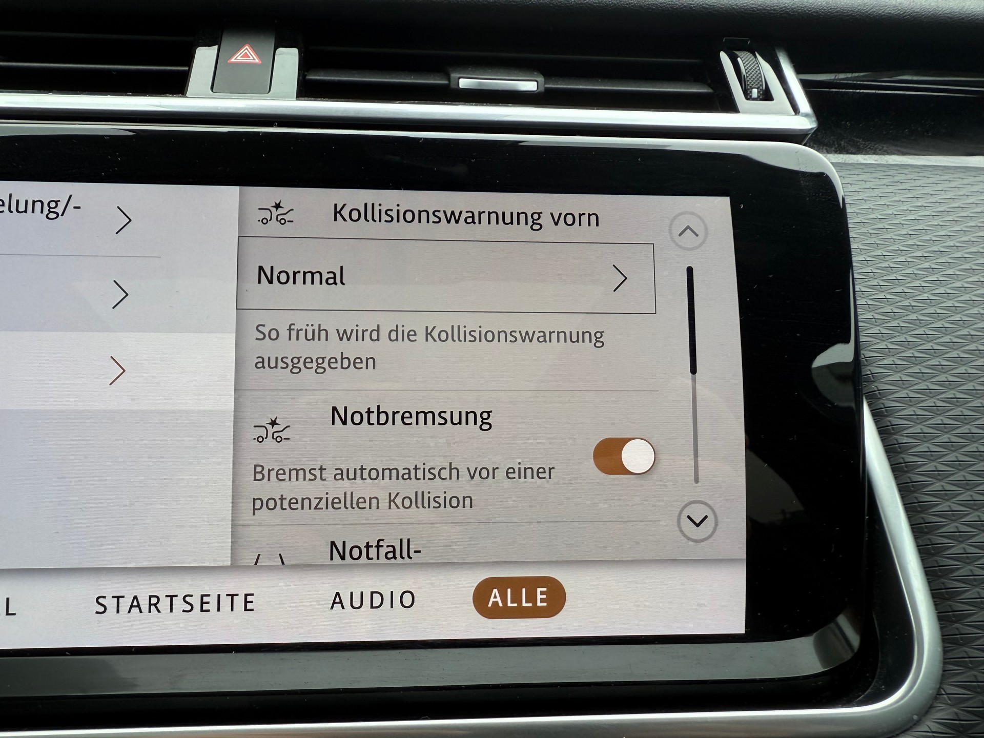 LAND ROVER Range Rover Velar 2.0 T R-Dynamic SE * LUFTFEDERUNG*PANORAMADACH-image-17