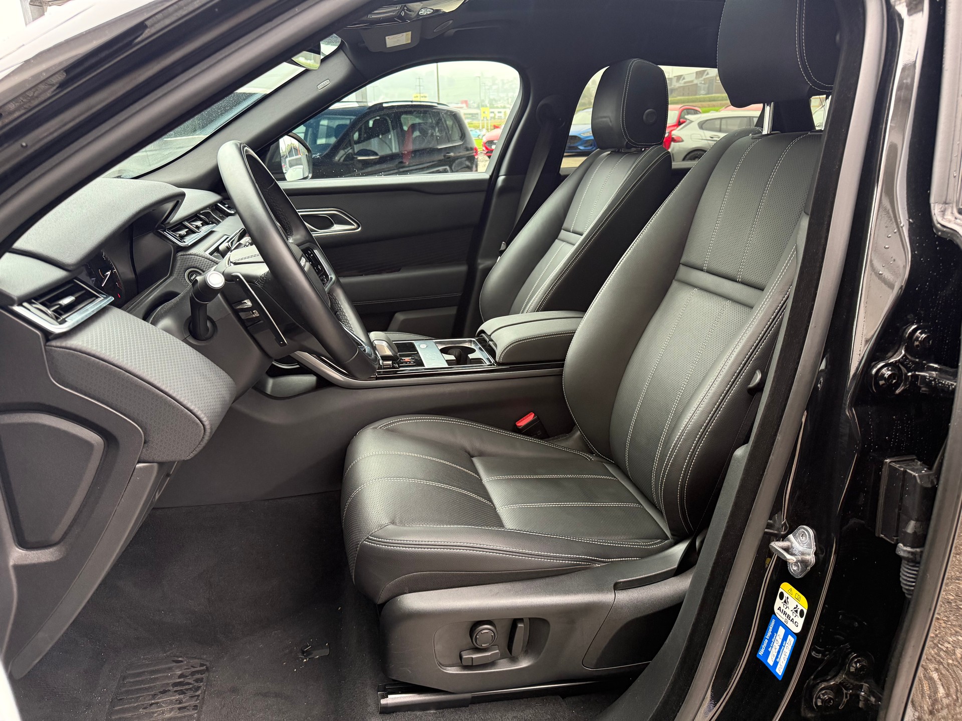 LAND ROVER Range Rover Velar 2.0 T R-Dynamic SE * LUFTFEDERUNG*PANORAMADACH-image-7