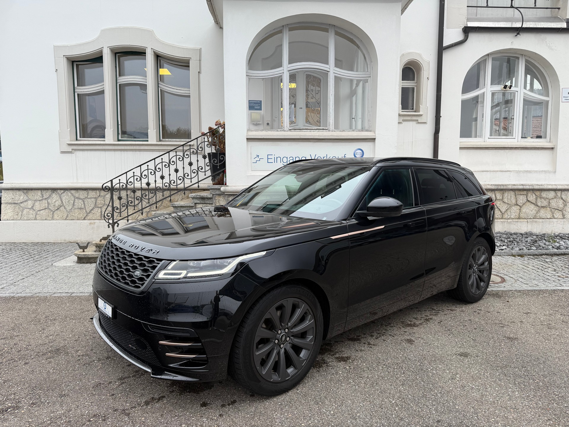 LAND ROVER Range Rover Velar 2.0 T R-Dynamic SE * LUFTFEDERUNG*PANORAMADACH