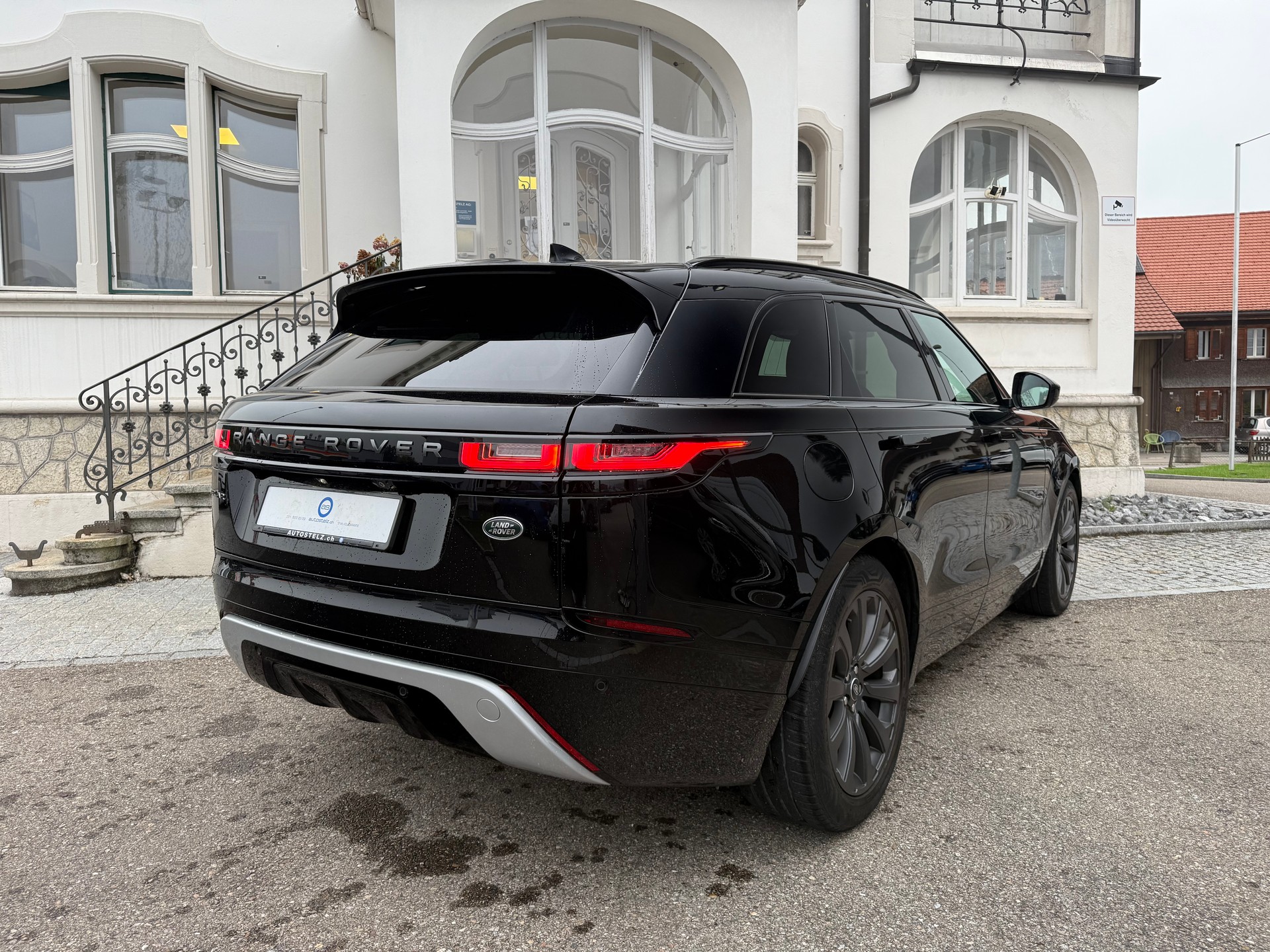 LAND ROVER Range Rover Velar 2.0 T R-Dynamic SE * LUFTFEDERUNG*PANORAMADACH-image-4