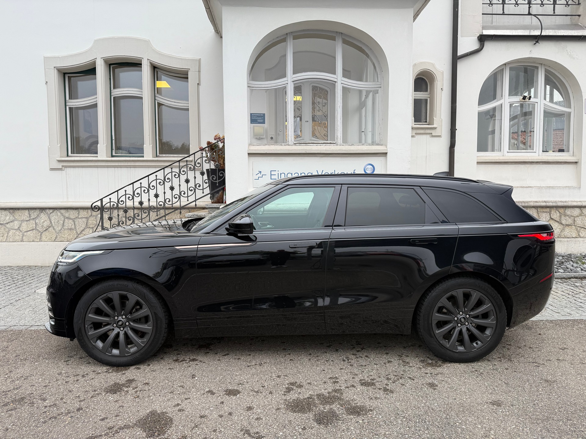 LAND ROVER Range Rover Velar 2.0 T R-Dynamic SE * LUFTFEDERUNG*PANORAMADACH-showroom-element-2