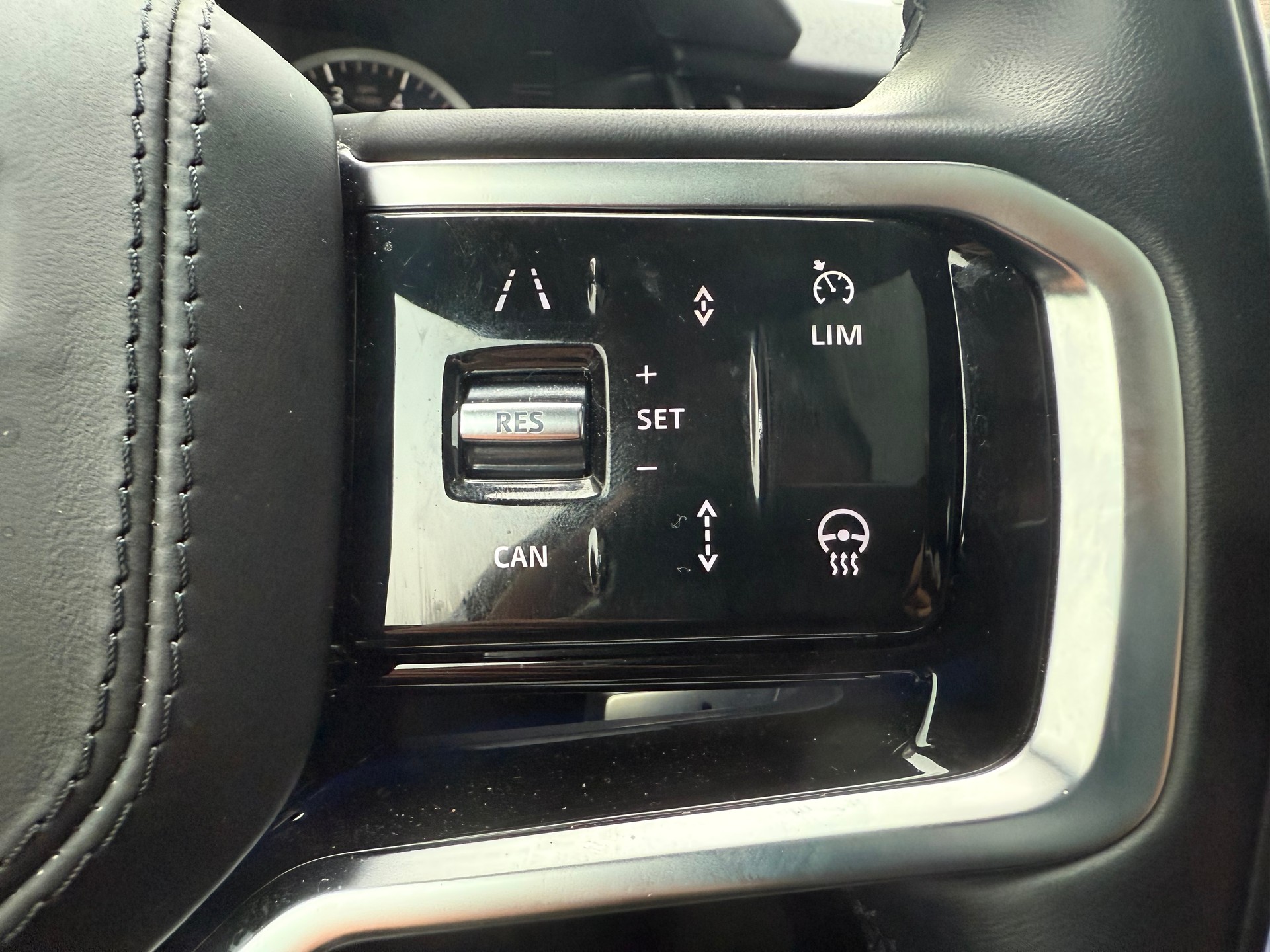 LAND ROVER Range Rover Velar 2.0 T R-Dynamic SE * LUFTFEDERUNG*PANORAMADACH-image-19