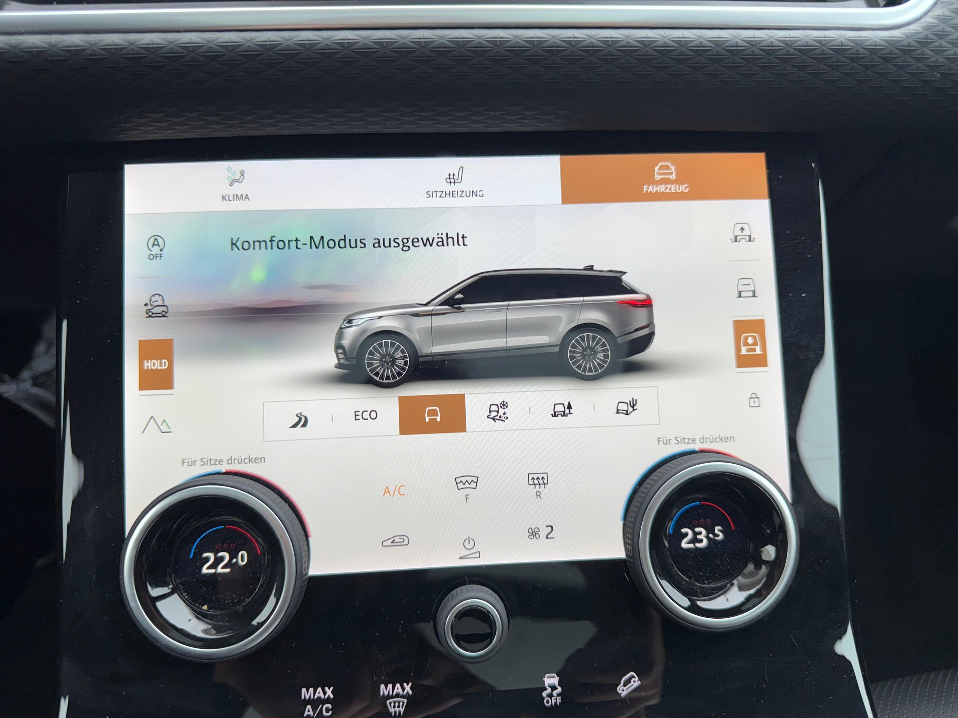 LAND ROVER Range Rover Velar 2.0 T R-Dynamic SE * LUFTFEDERUNG*PANORAMADACH-image-14