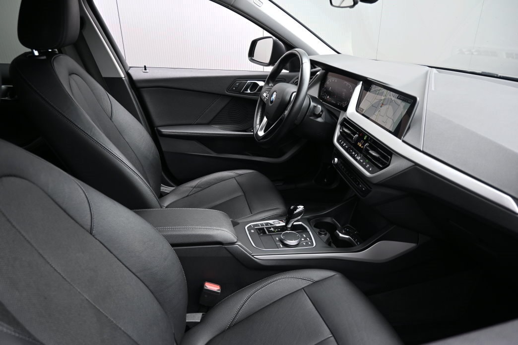BMW 118i Steptronic-image-4