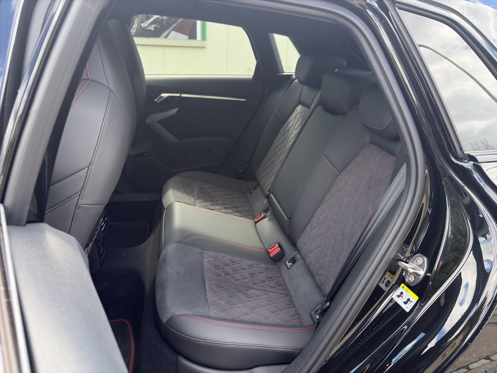 AUDI S3 Sportback 2.0 TFSI quattro S-Tronic-image-7