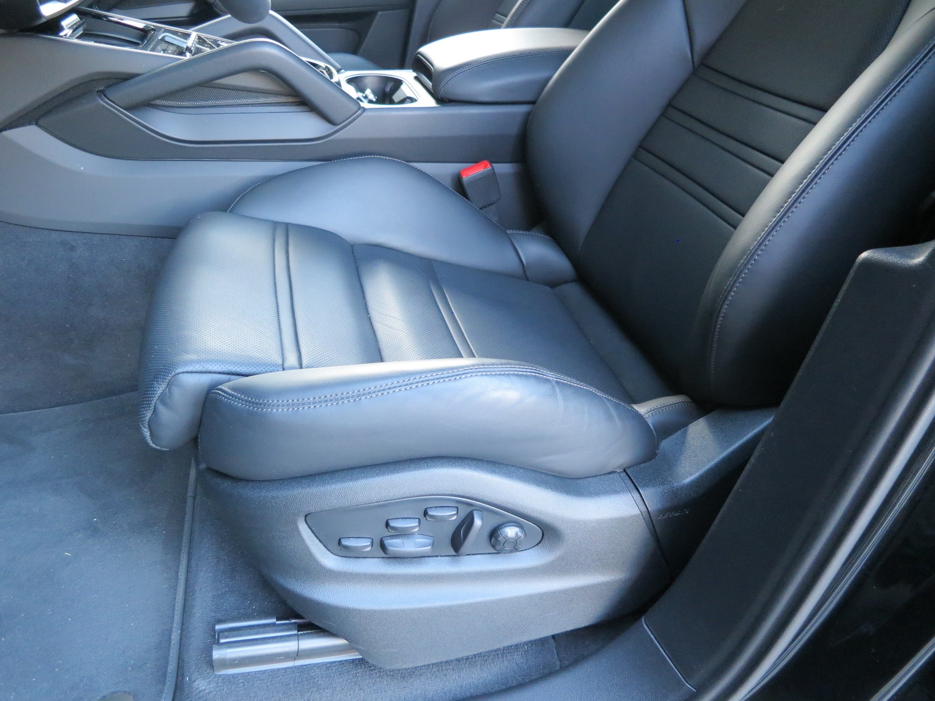 PORSCHE Cayenne Turbo E-Hybrid Tiptronic-image-11