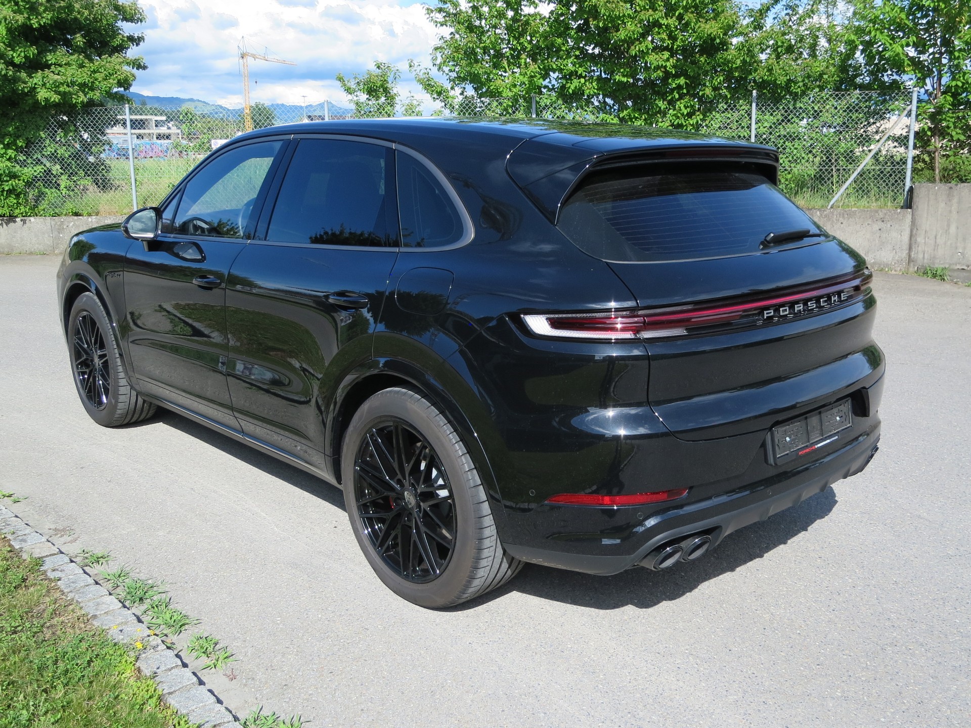 PORSCHE Cayenne Turbo E-Hybrid Tiptronic-image-2