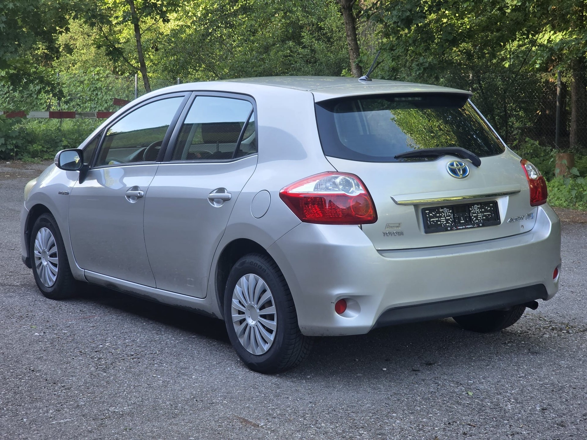 TOYOTA Auris 1.8 16V HSD Linea Luna-image-3