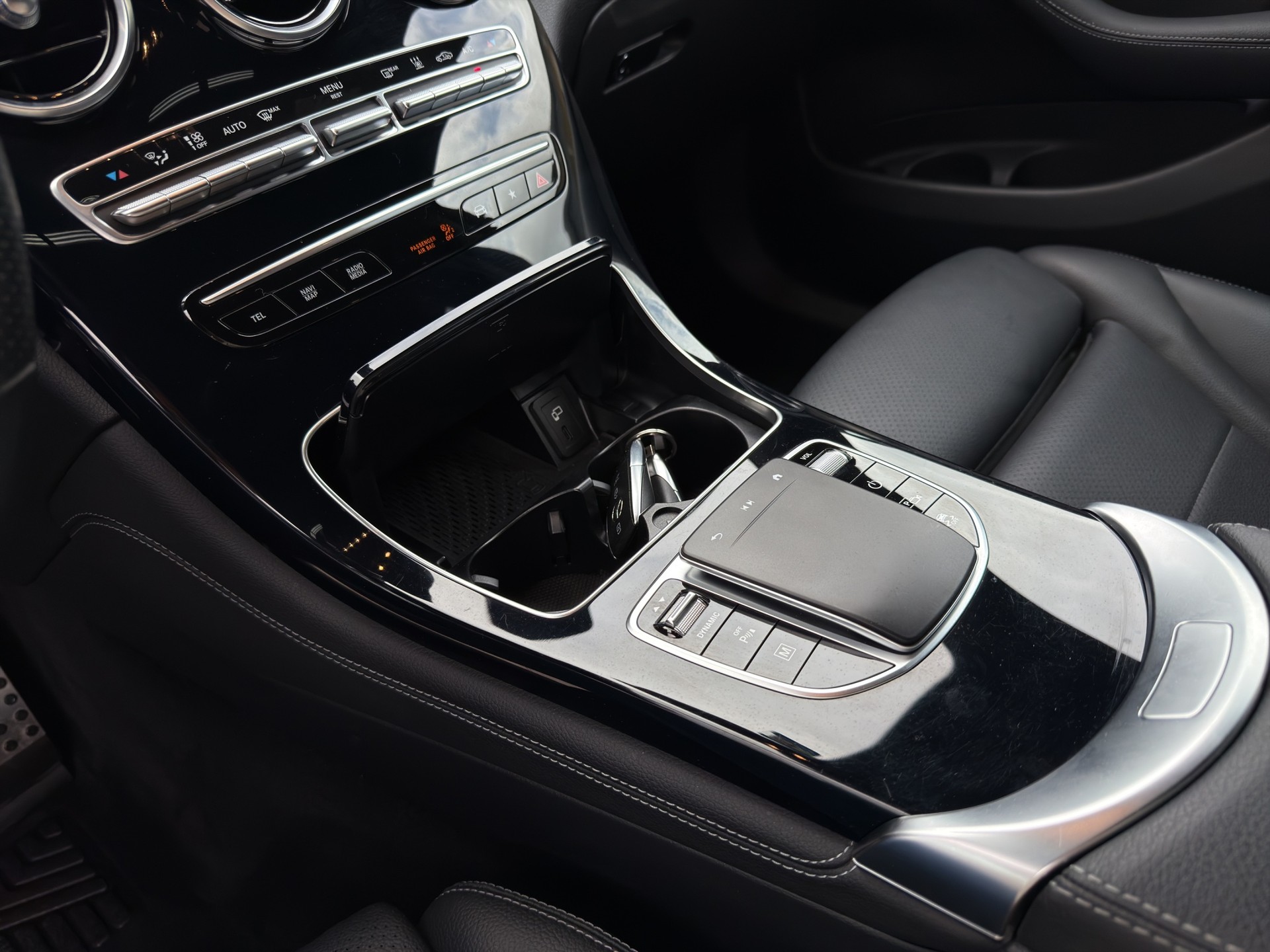 MERCEDES-BENZ GLC Coupé 300 e AMG Line 9G-Tronic-image-16