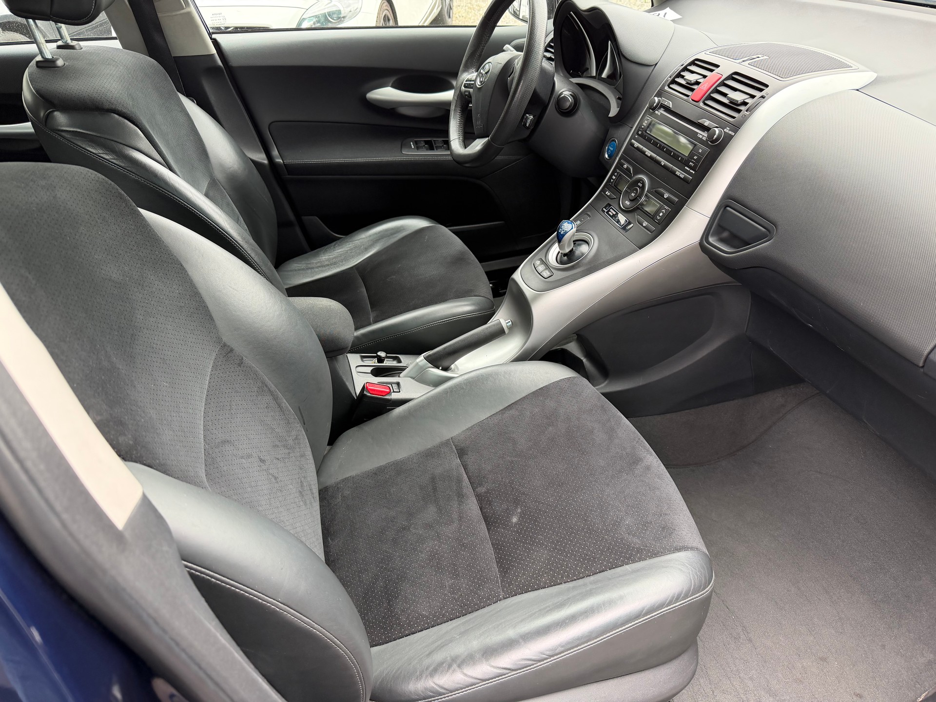 TOYOTA Auris 1.8 16V HSD Linea Sol-image-9