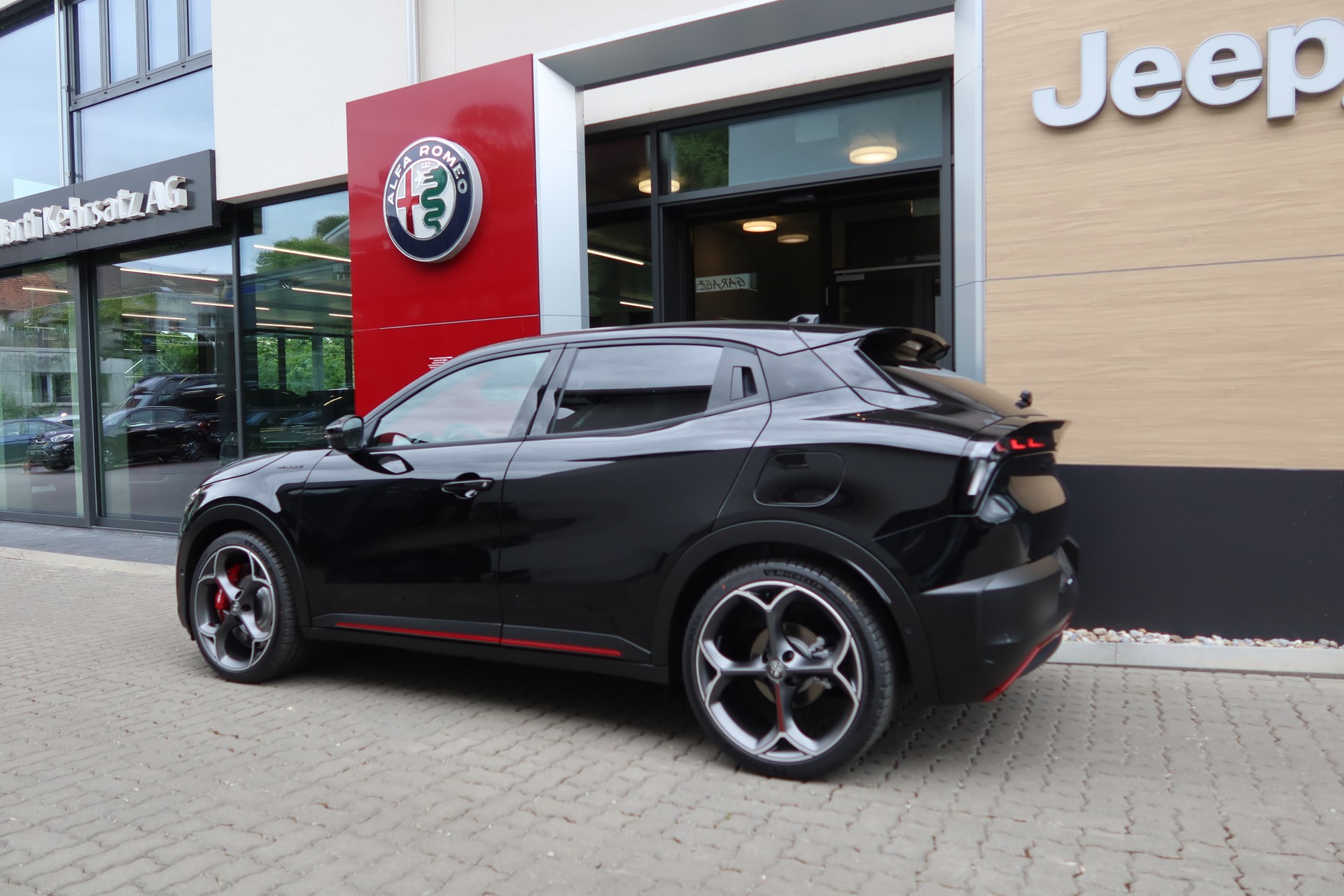 ALFA ROMEO Junior 280 54kWh Veloce Sport/Tech/Sky-image-4