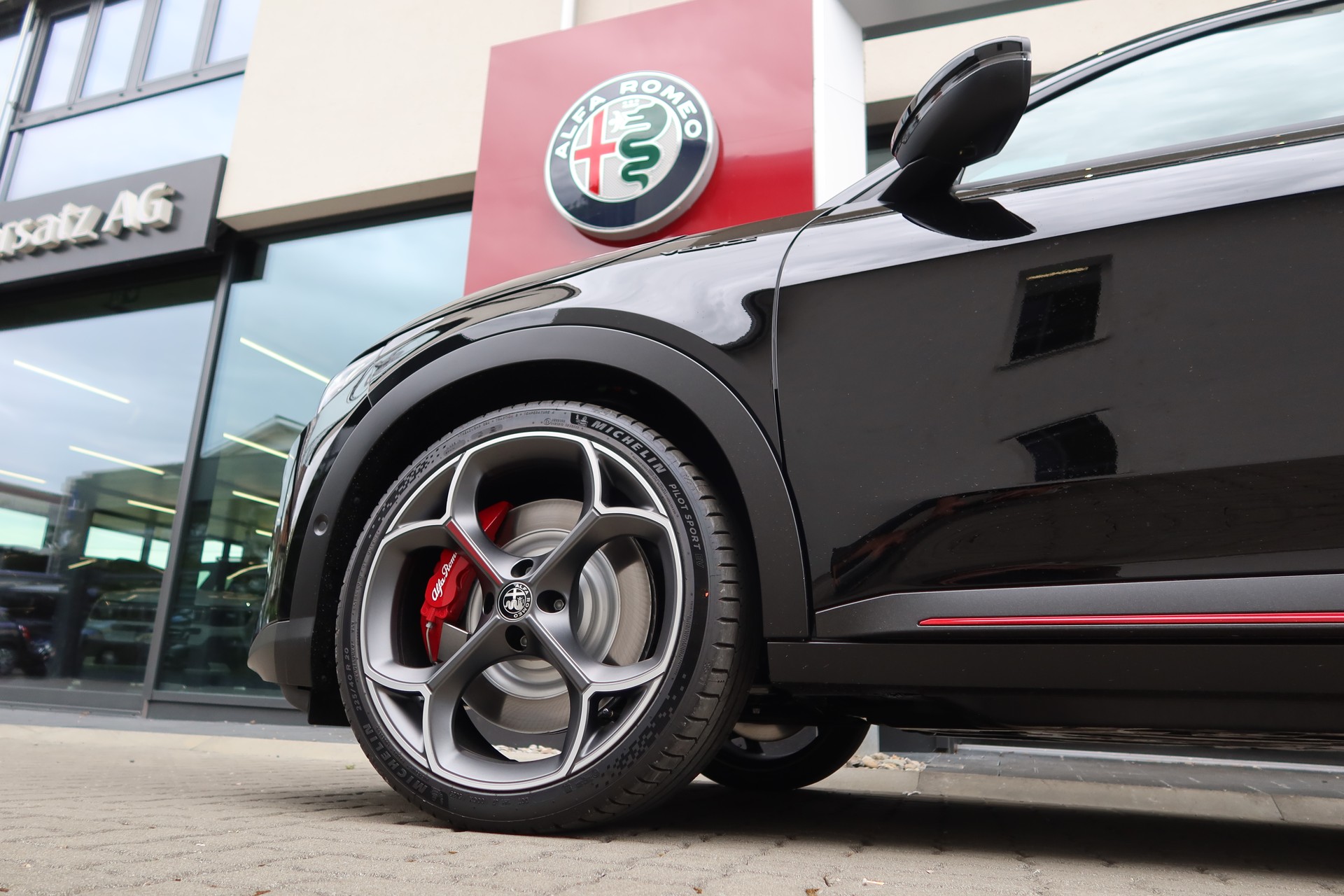 ALFA ROMEO Junior 280 54kWh Veloce Sport/Tech/Sky-image-6