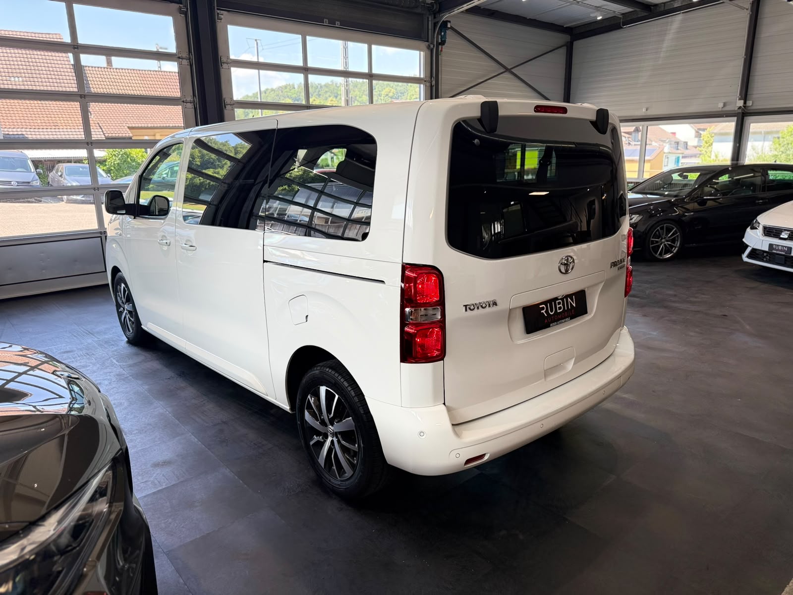 TOYOTA Proace Verso 2.0 D-4D Family Medium Automatic-showroom-element-1