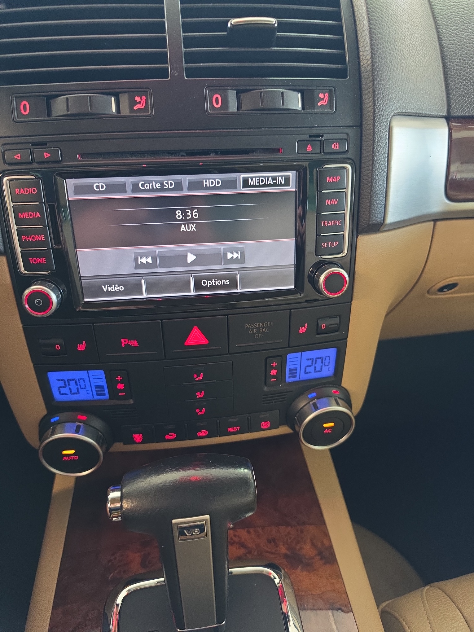 VW Touareg 3.0 TDI Tiptronic-image-12