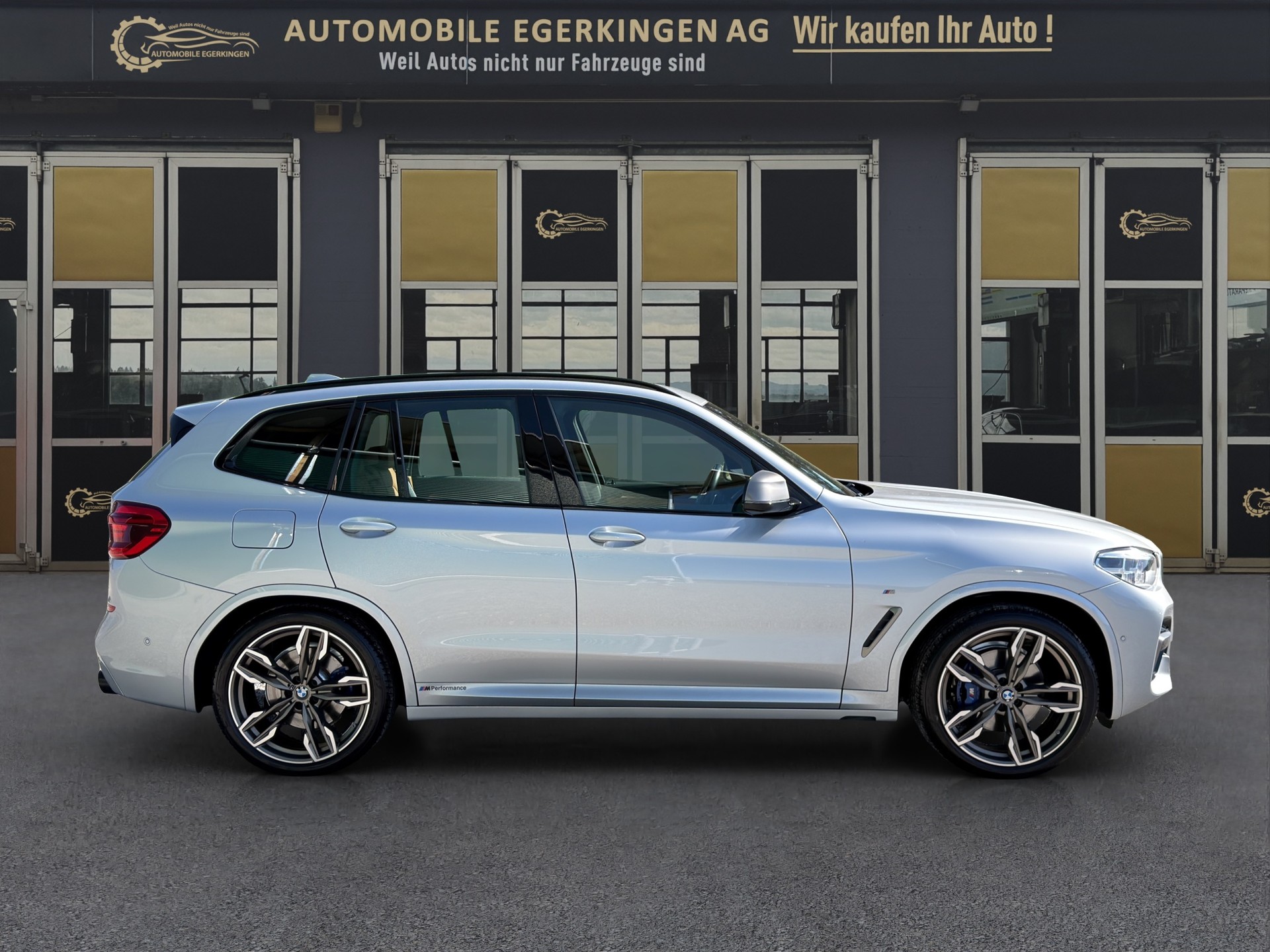 BMW X3 M40i-showroom-element-3
