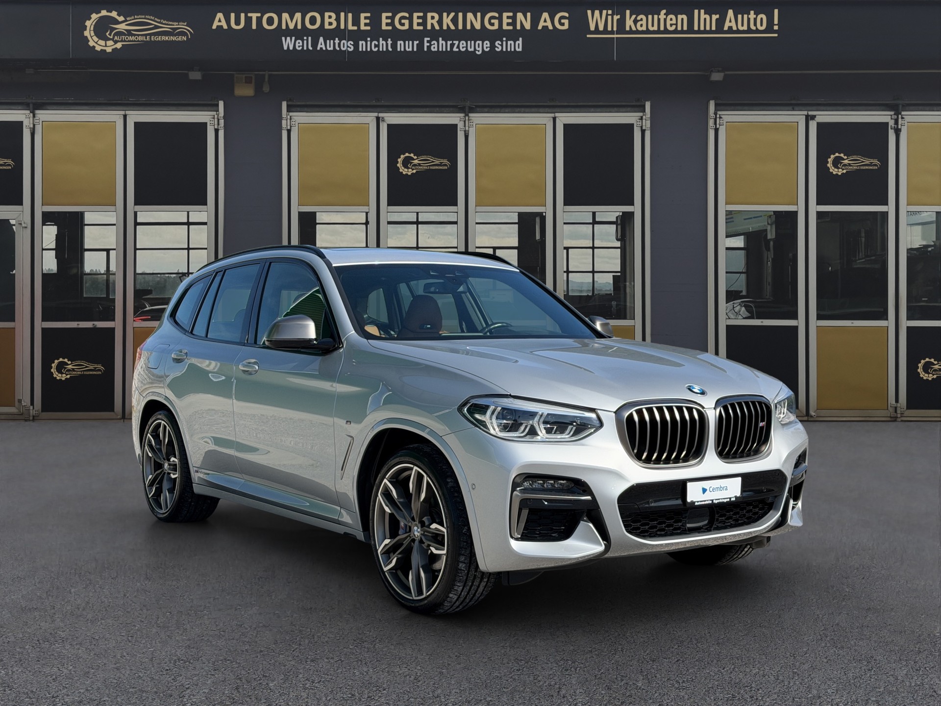 BMW X3 M40i-showroom-element-2