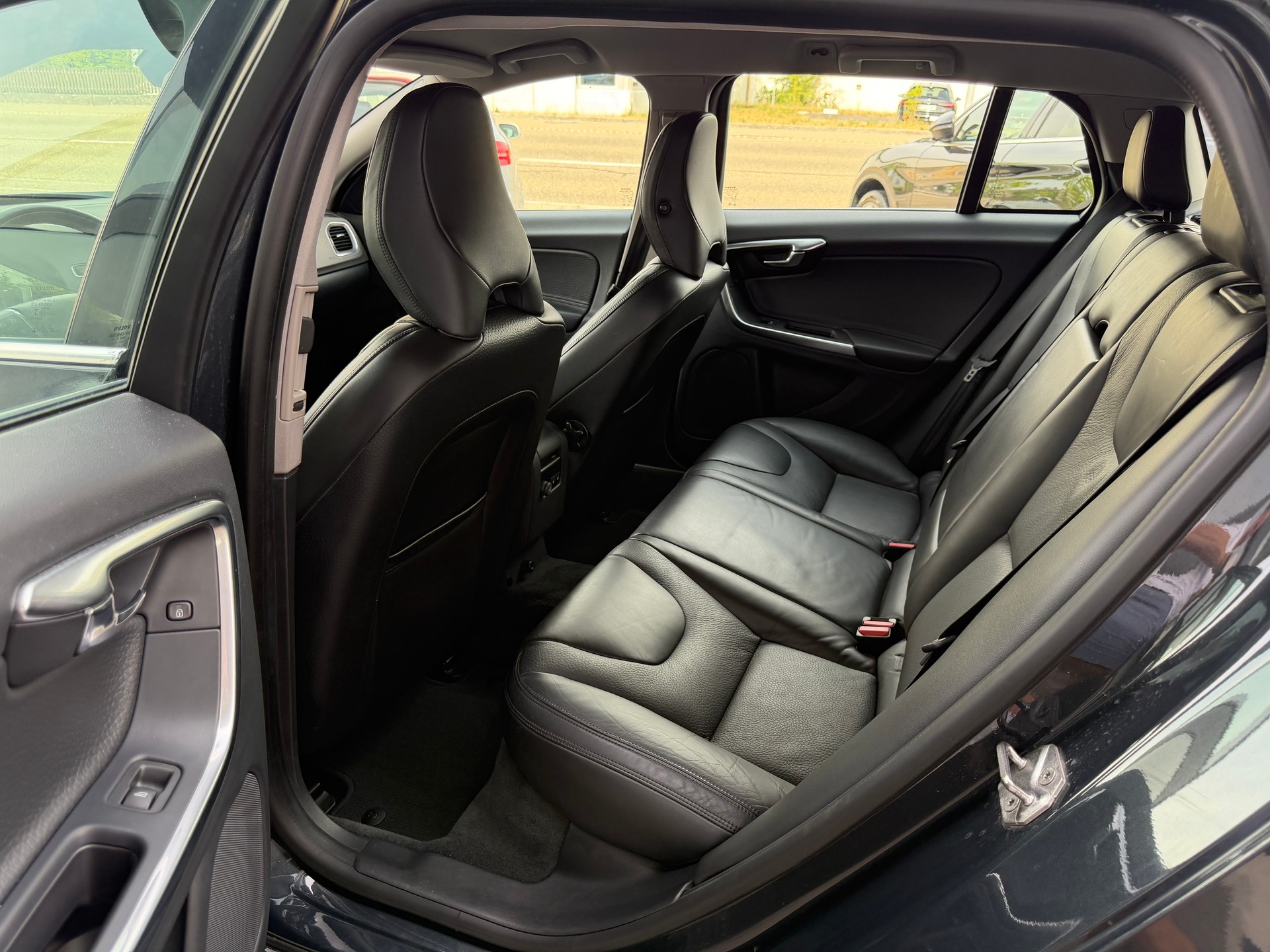 VOLVO V60 3.0 T6 Summum AWD-image-19