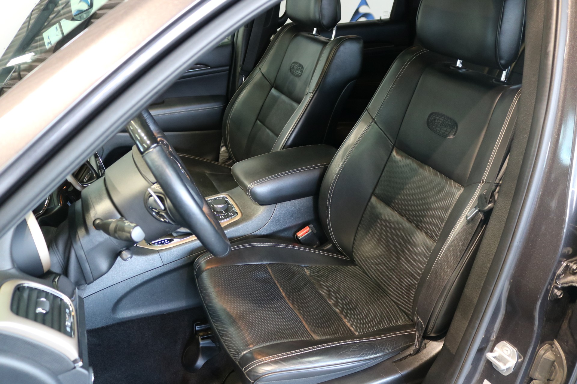 JEEP Grand Cherokee 3.0 CRD Overland Automatic-showroom-element-3