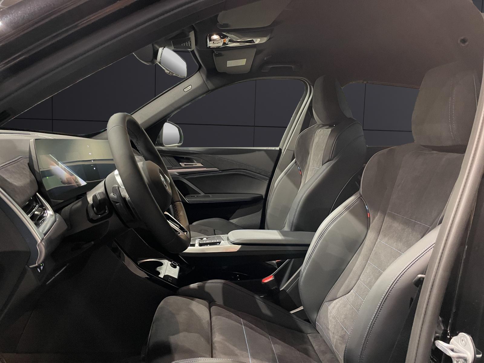 BMW iX1 30 xDrive-image-9