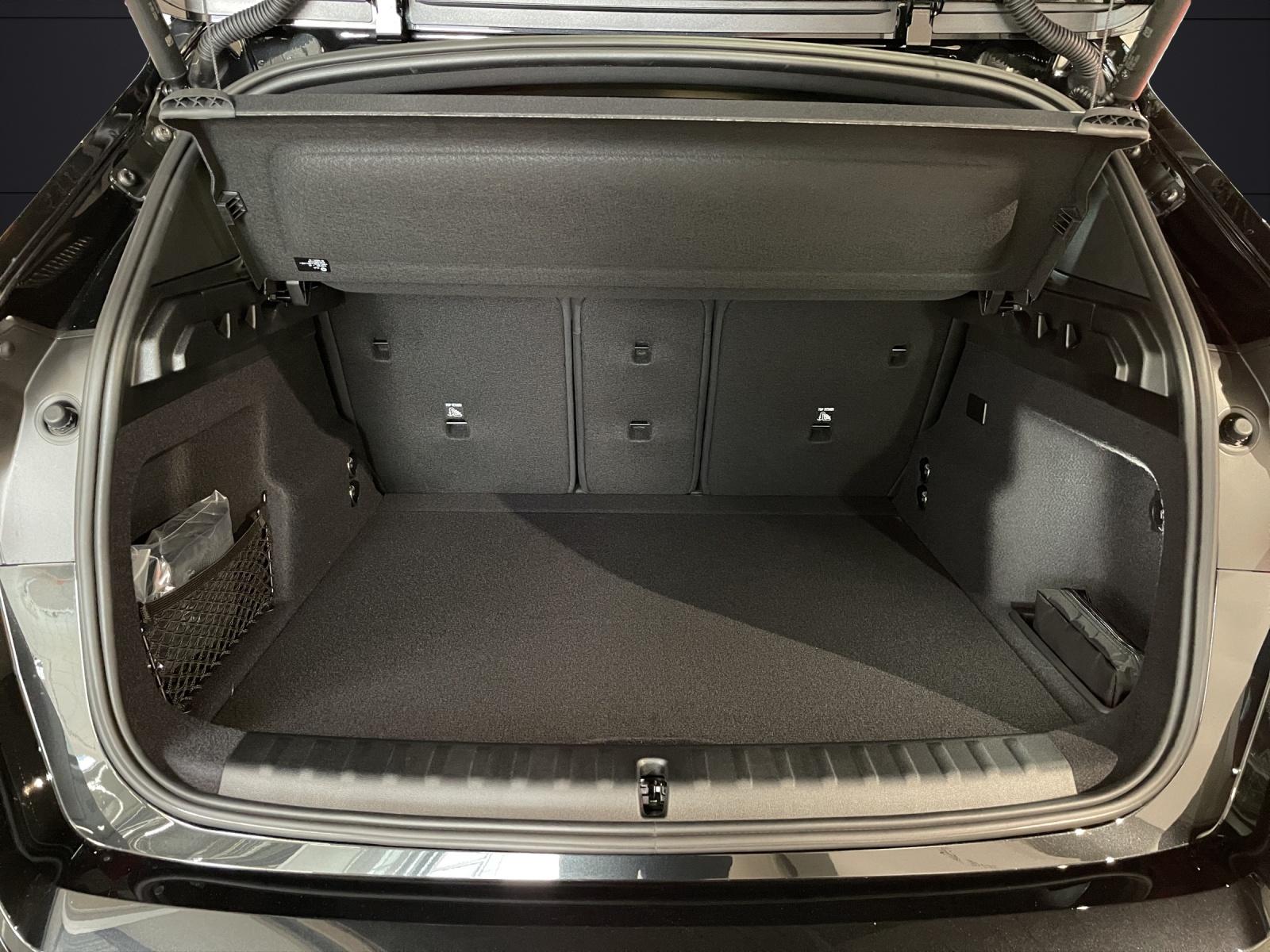 BMW iX1 30 xDrive-image-15