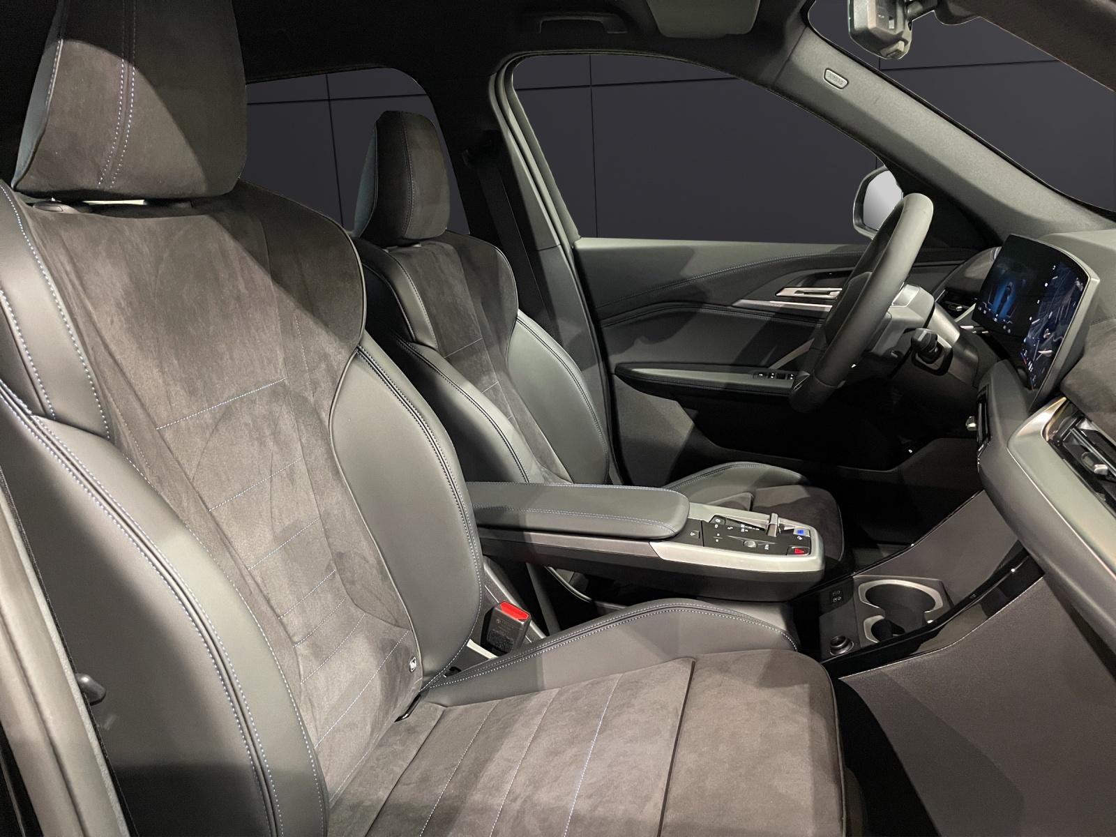 BMW iX1 30 xDrive-image-18
