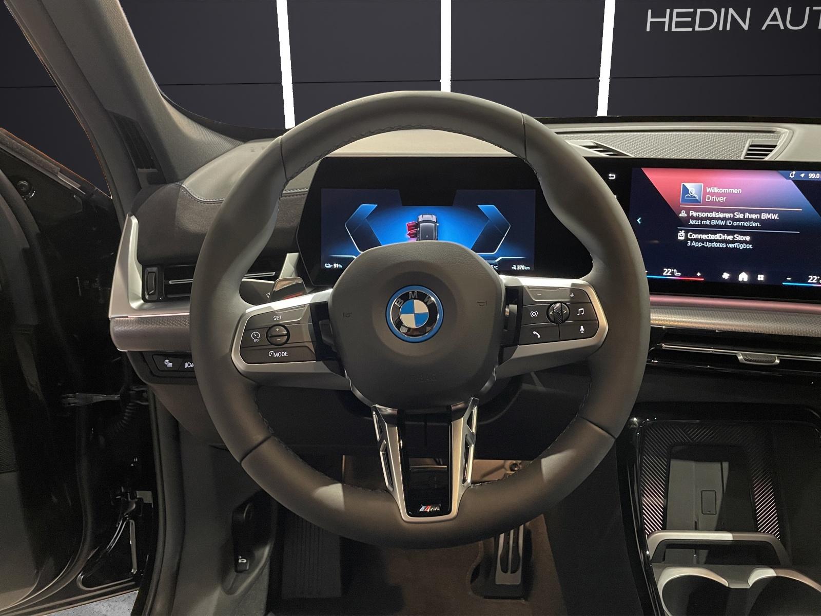 BMW iX1 30 xDrive-image-11