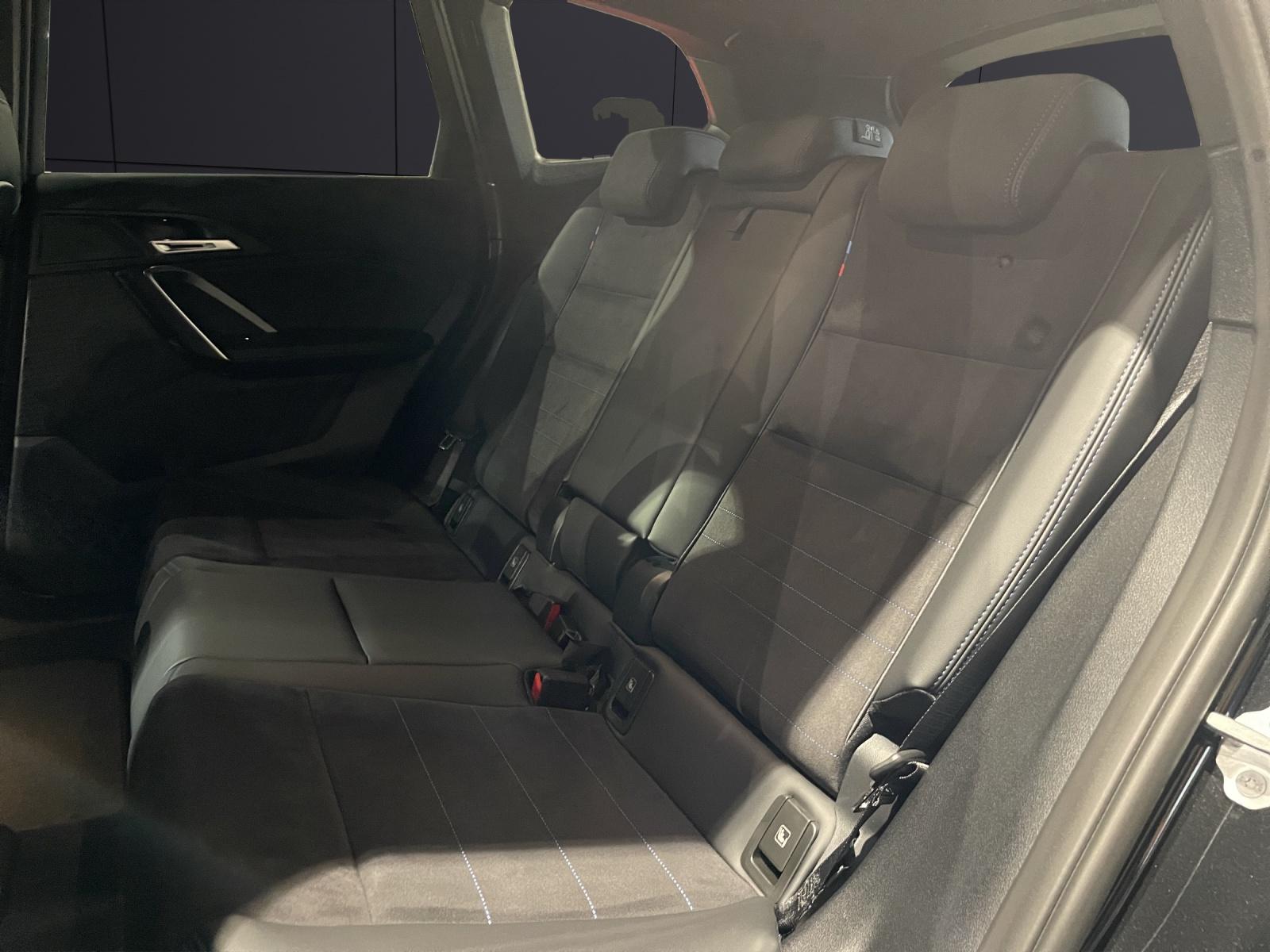 BMW iX1 30 xDrive-image-16