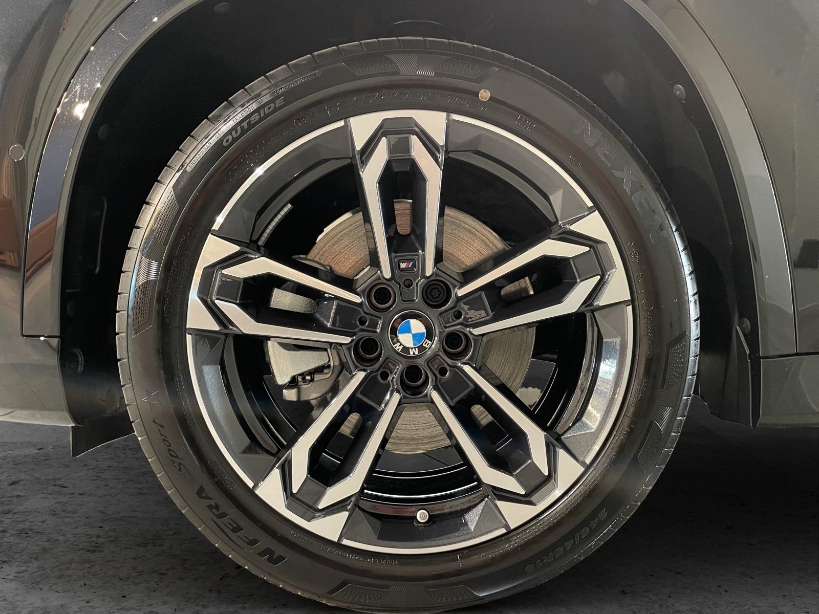 BMW iX1 30 xDrive-image-8