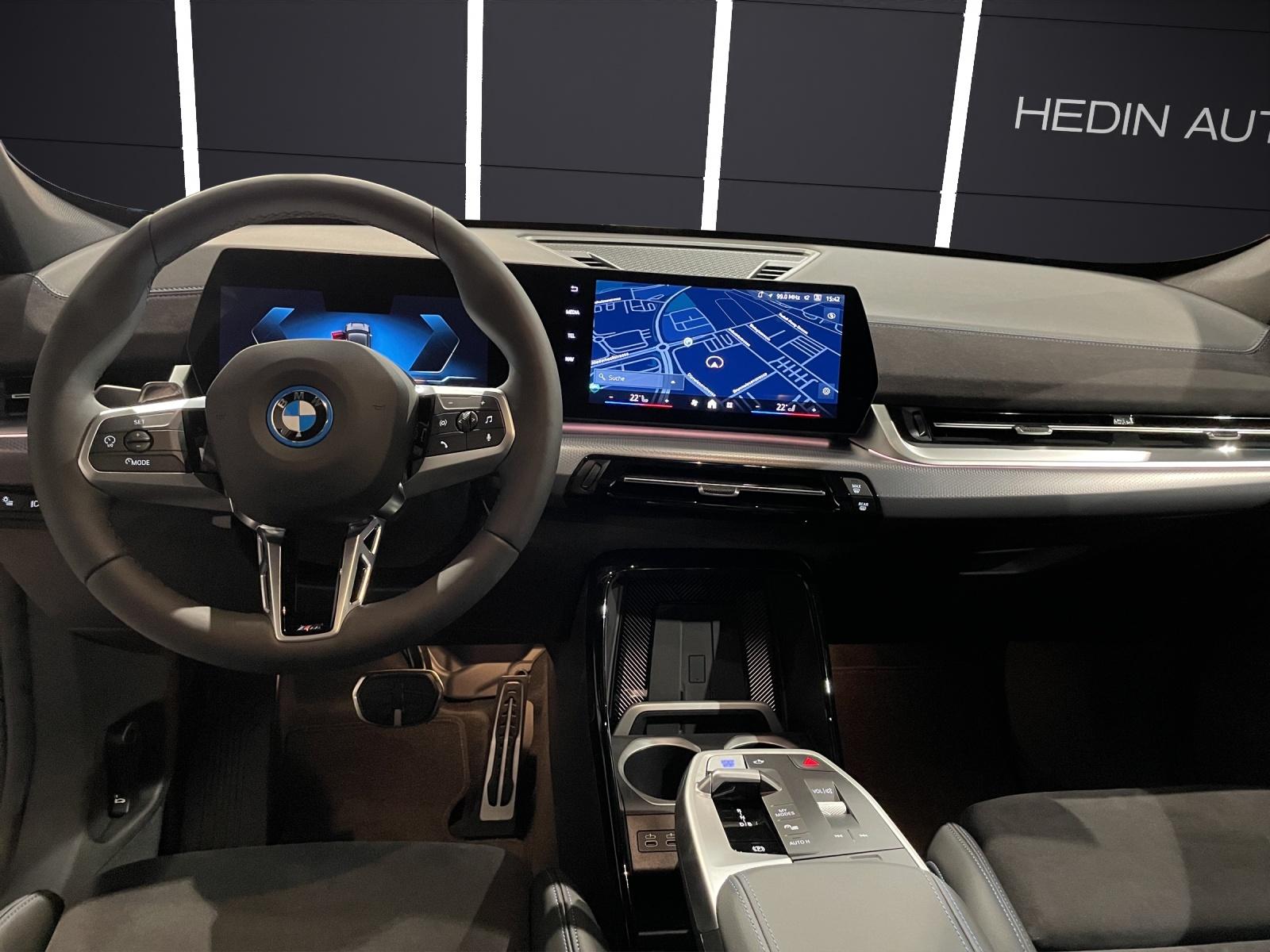 BMW iX1 30 xDrive-image-17