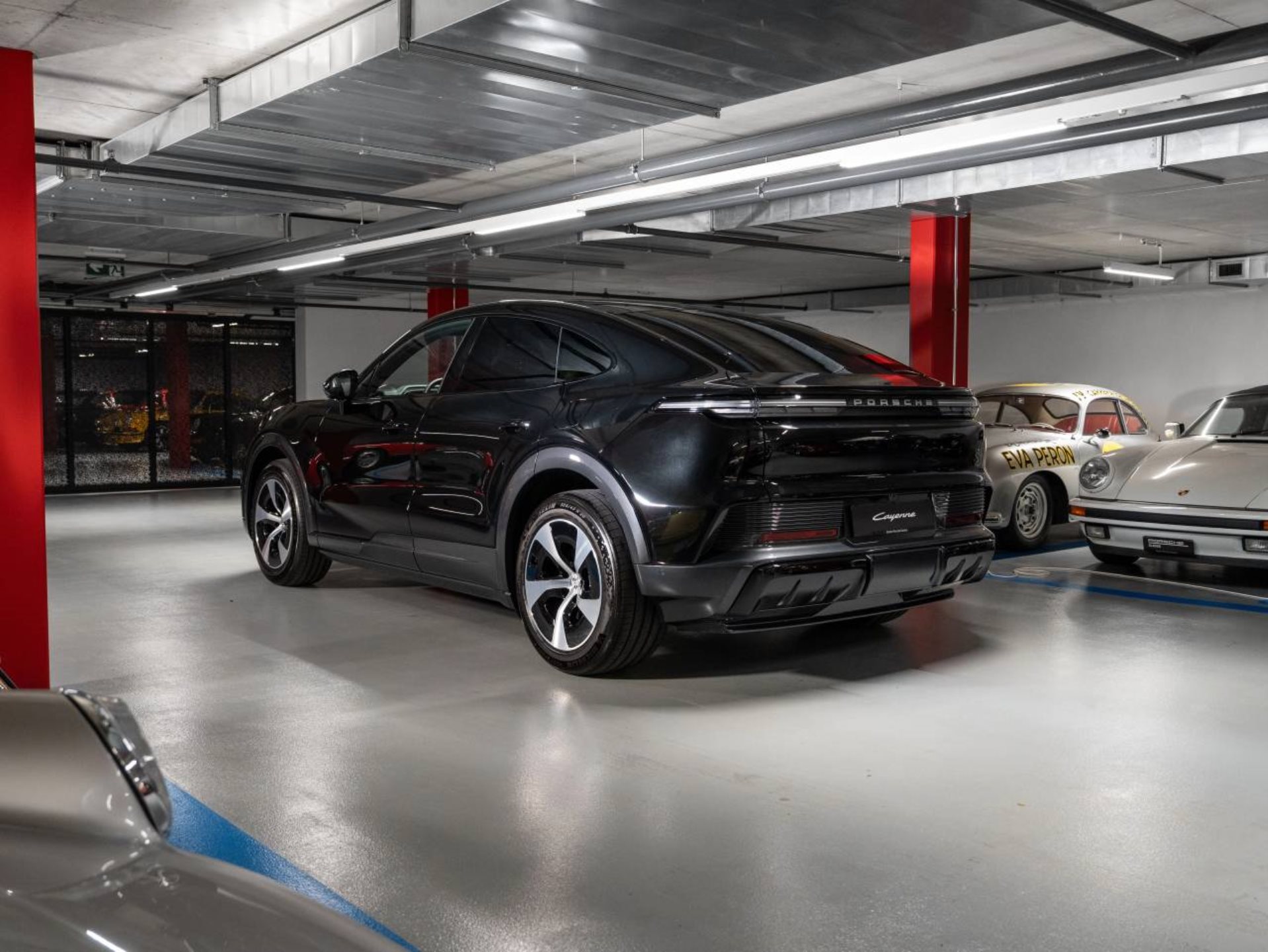 PORSCHE Cayenne S Coupé Electric-showroom-element-2