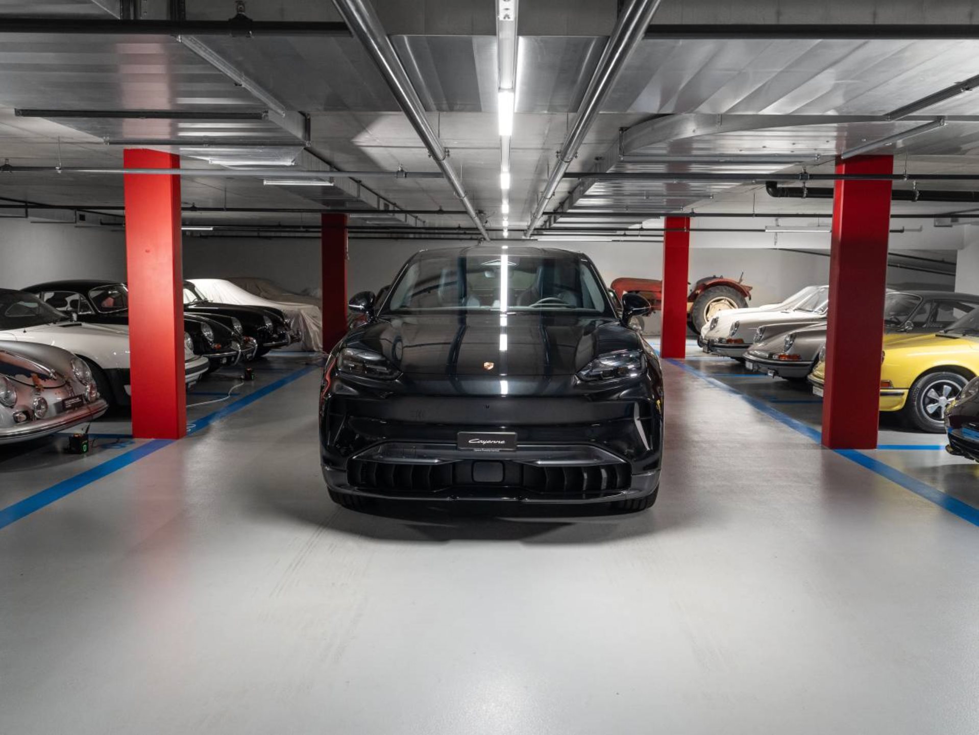 PORSCHE Cayenne S Coupé Electric-showroom-element-1