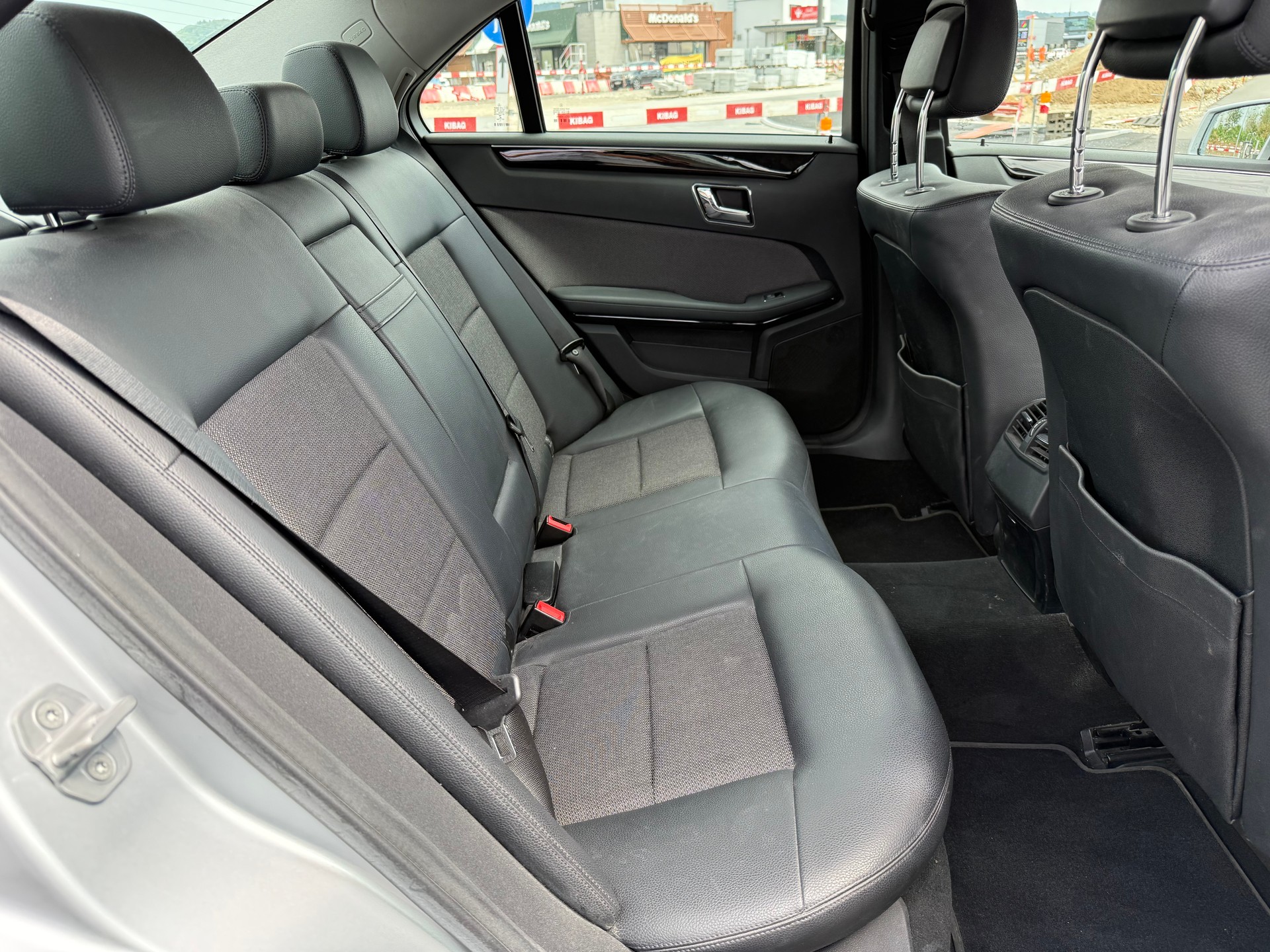 MERCEDES-BENZ E 350 CDI BlueEff. Avantgarde 4Matic 7G-Tronic-image-12