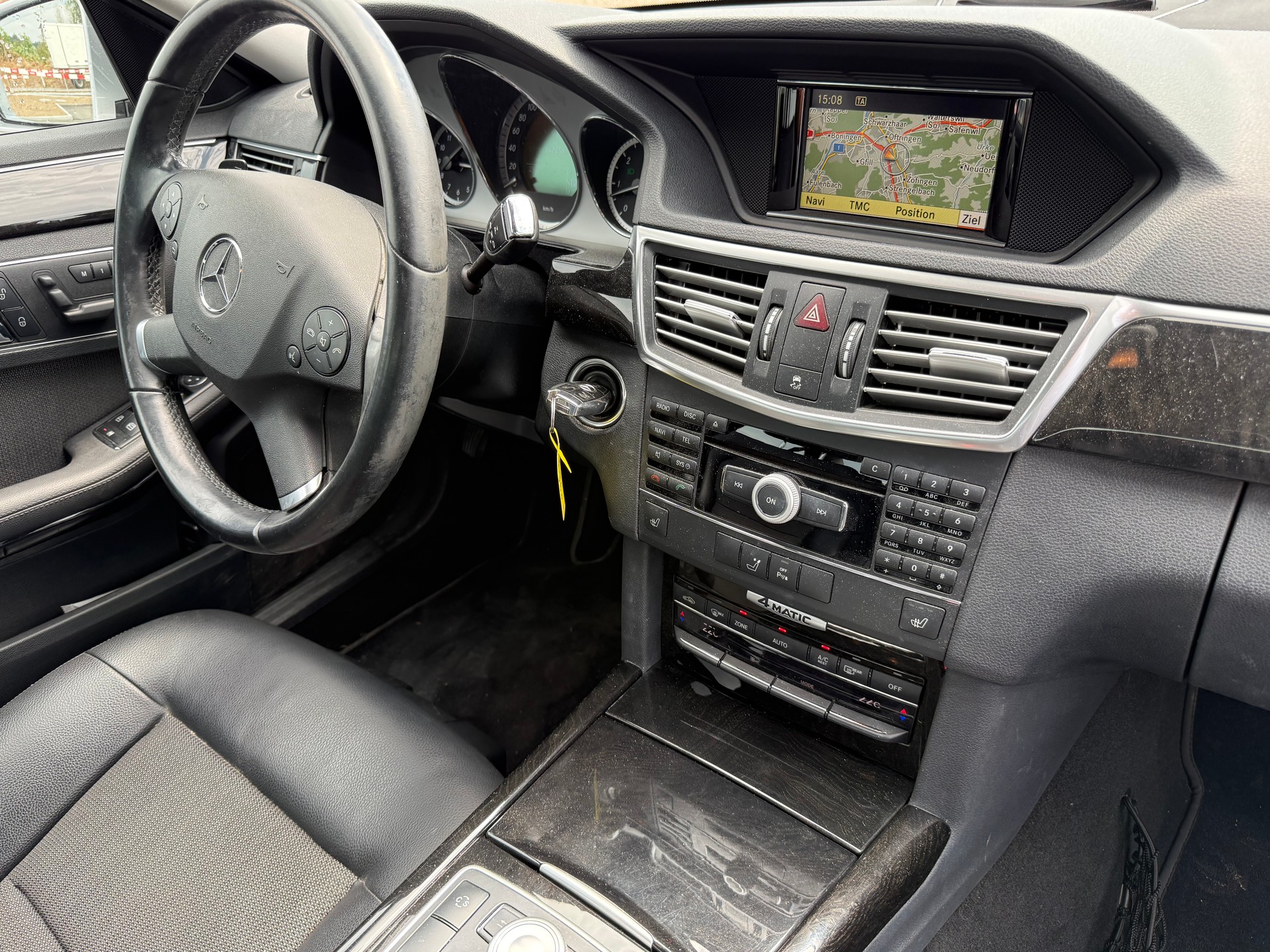 MERCEDES-BENZ E 350 CDI BlueEff. Avantgarde 4Matic 7G-Tronic-image-10