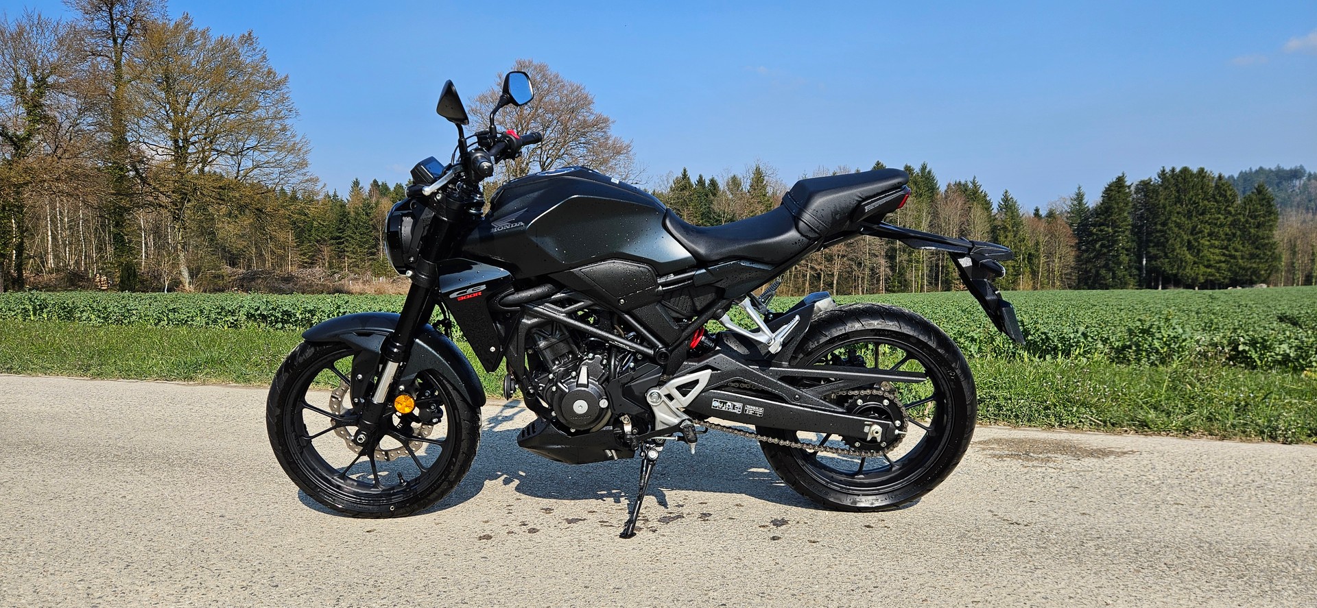 HONDA CB 300-image-1